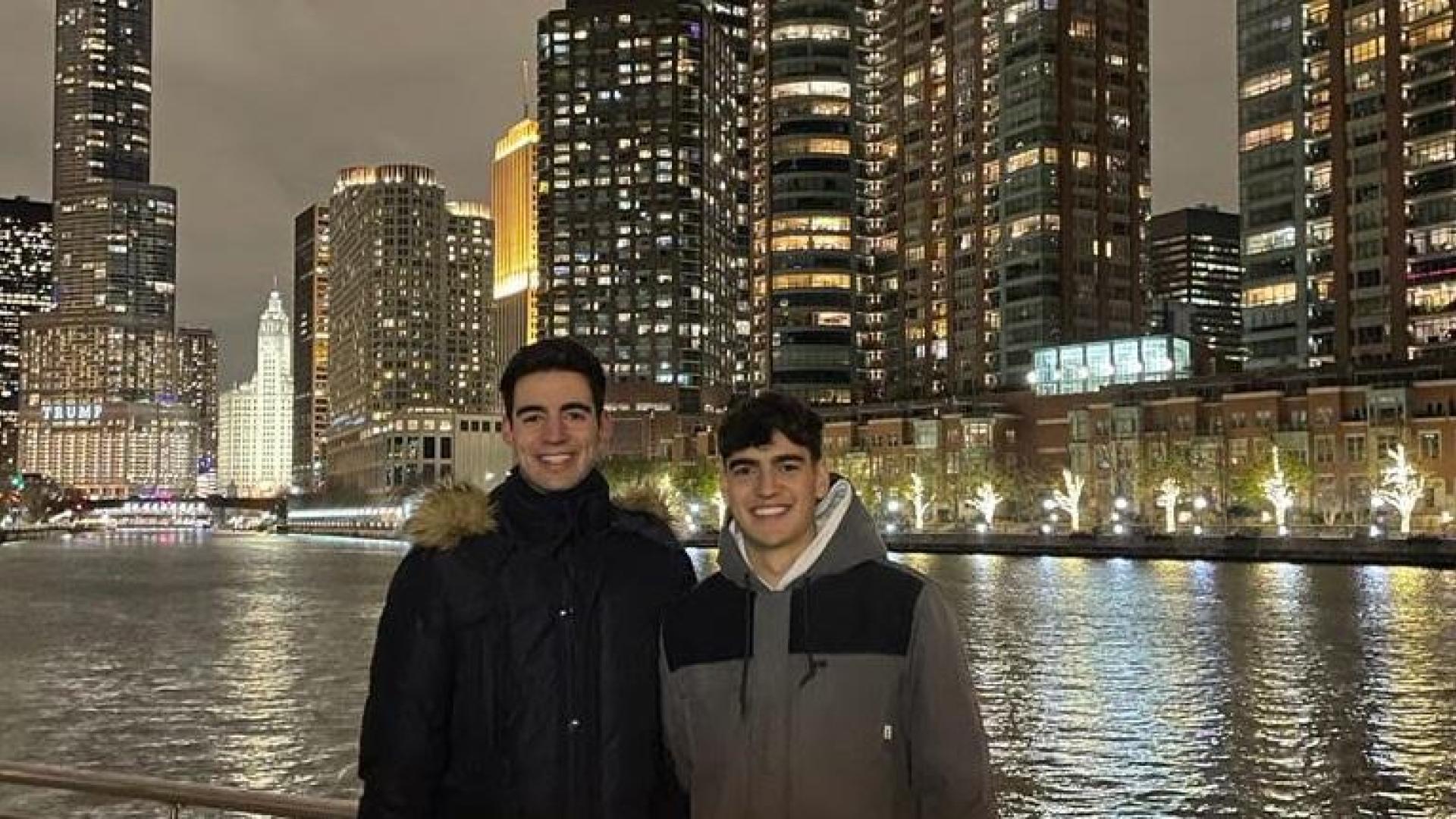 Álvaro y Gonzalo Sanz Cristóbal, en la ciudad de Chicago