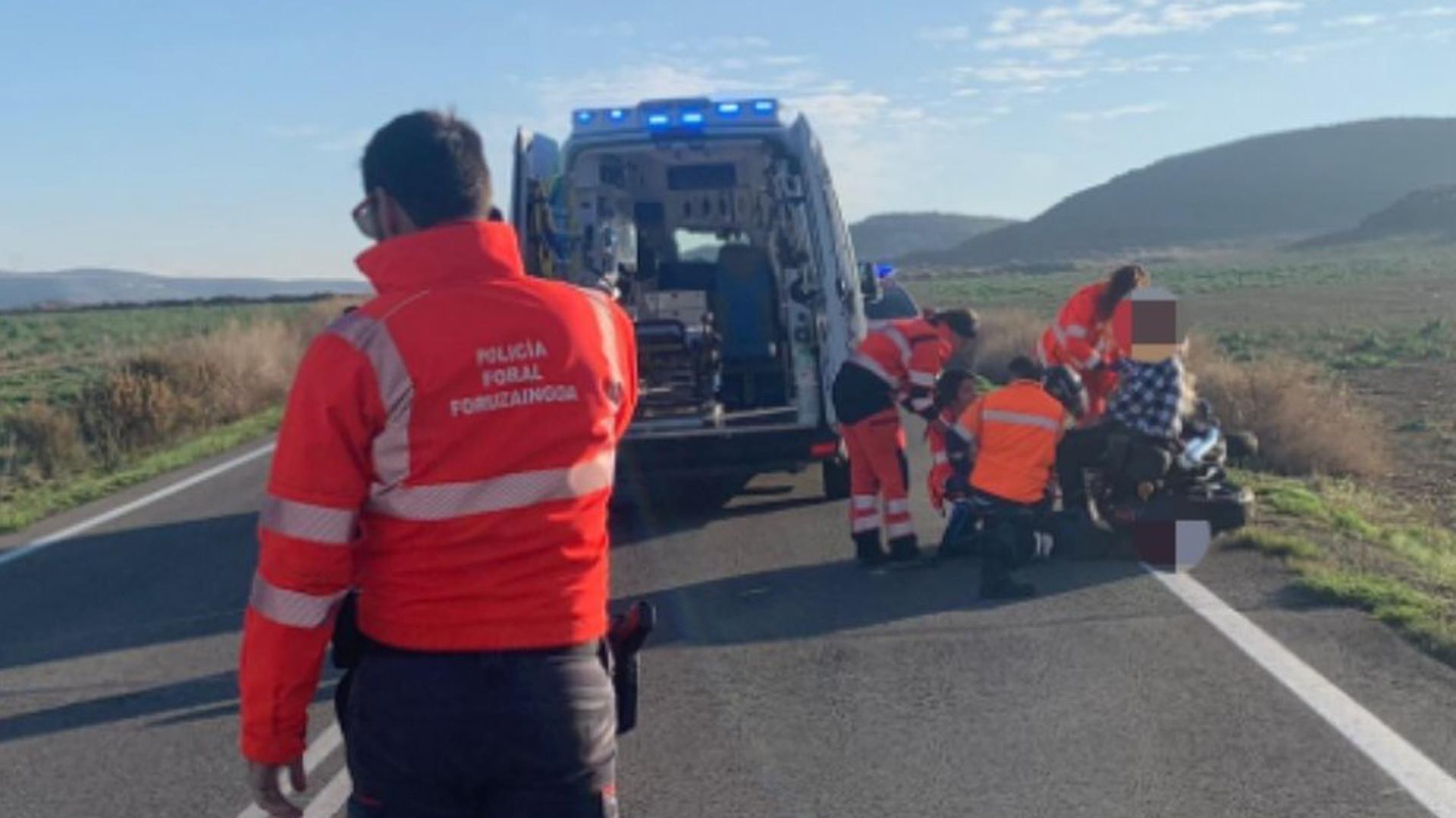 Sanitarios y agentes de Policía foral, en el lugar del suceso