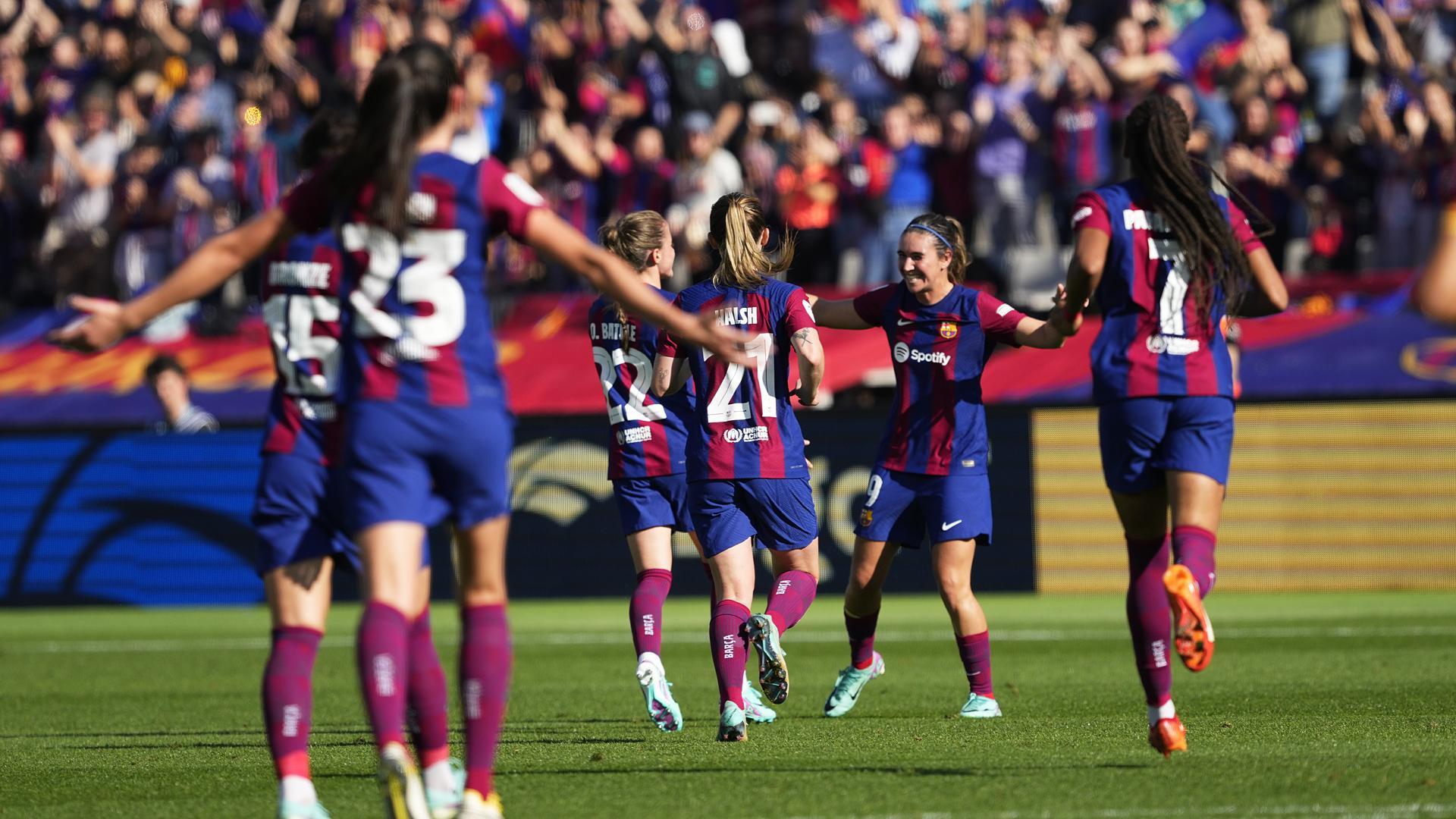 Alegría de las culés tras uno de los tantos anotado por Mariona Caldentey durante el choque contra el Real Madrid
