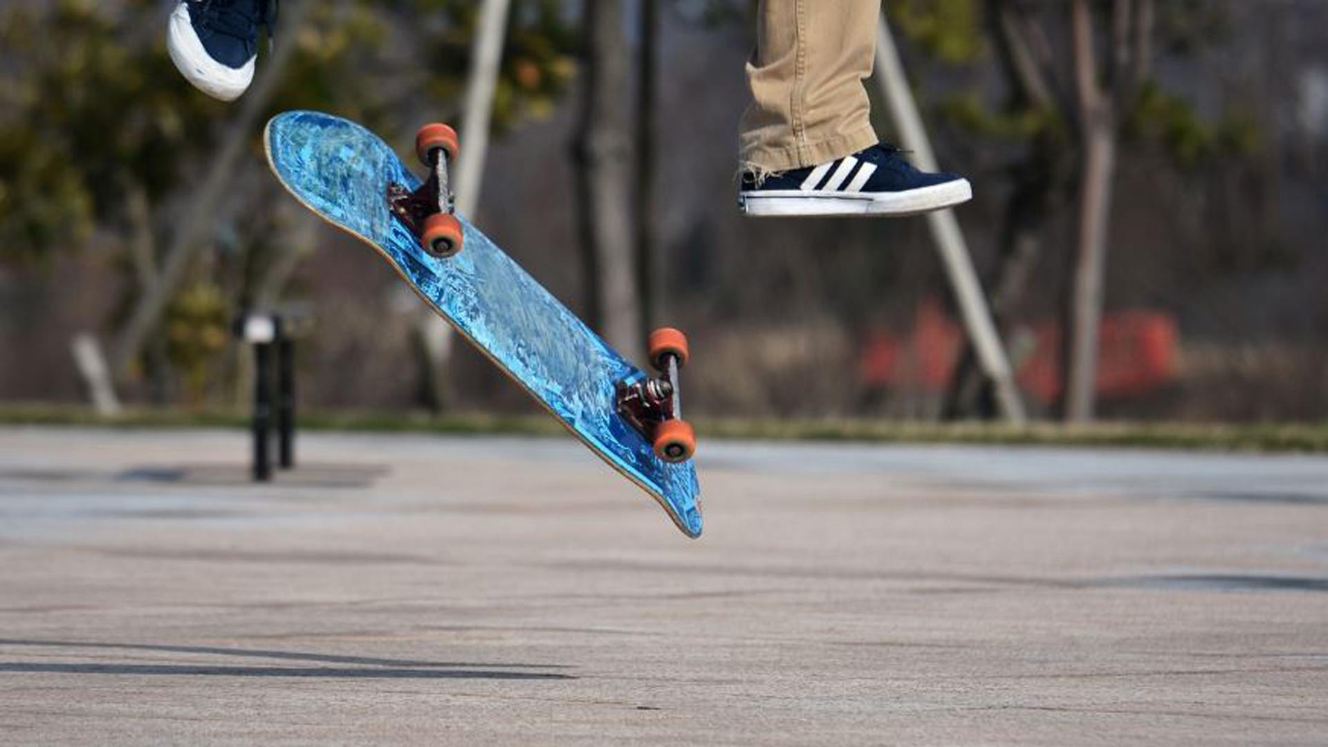 Imagen de una persona haciendo skate