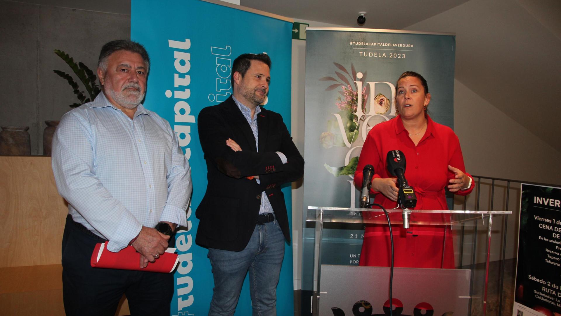 De izda. a dcha., José Mª Pejenaute, Alejandro Toquero e Irune García en la presentación de Inverdura.