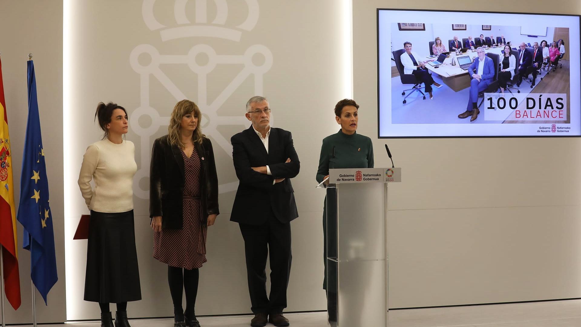 De izda. a dcha., Begoña Alfaro, Ana Ollo, Félix Taberna y María Chivite.