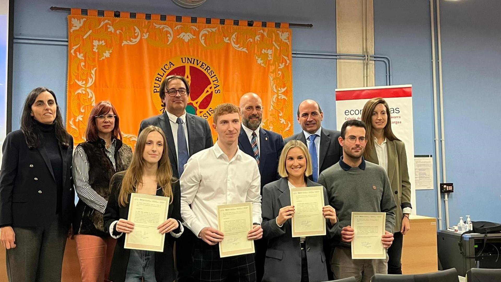 Finalistas y jurado del VI Premio del Colegio de Economistas