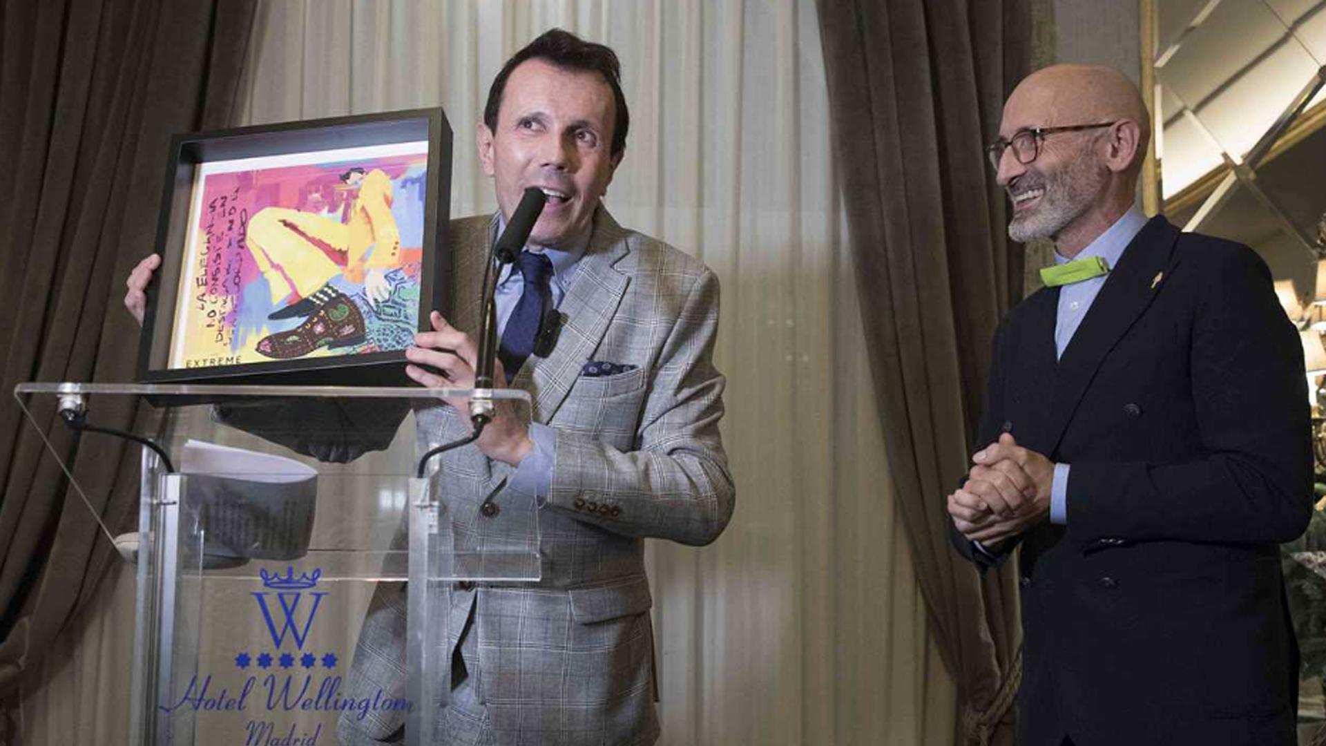 Jesús Mª Montes-Fernández, junto a Modesto Lomba tras recibir el premio