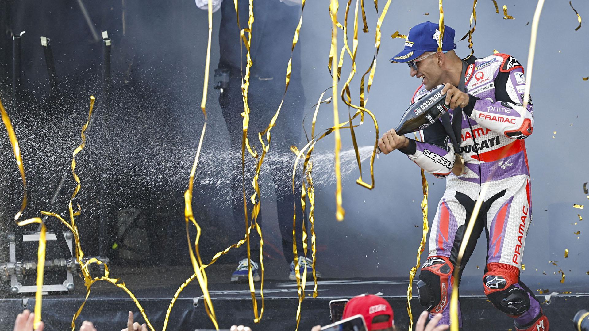 Jorge Martín (Ducati) celebra su victoria en el gran premio de la Comunidad Valenciana en Cheste