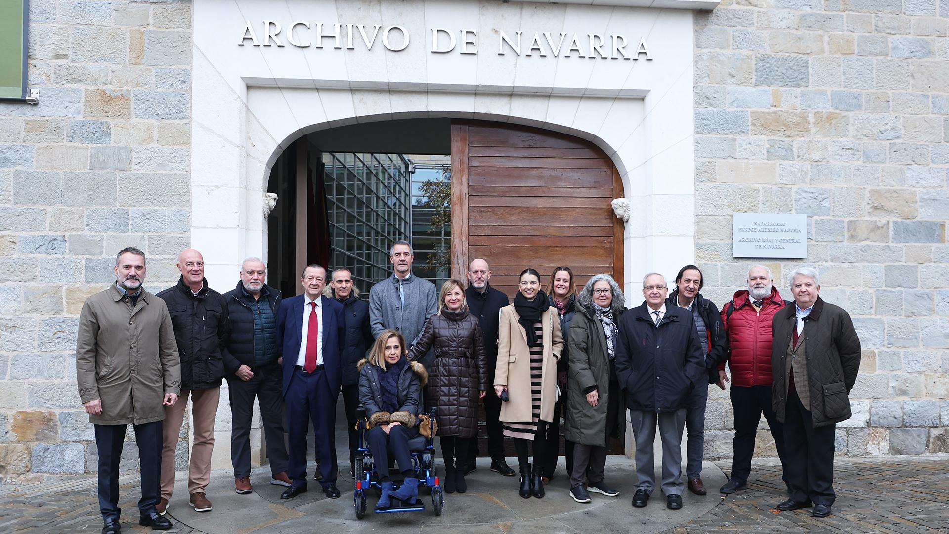 De izda. a dcha., Javier Ojer, Manuel Iribarren,Josetxo Andueza, Bartolomé Vargas, Jokin Oroz, Mar Cogollos, el director general Salva Díez, la consejera Amparo López, José Antonio Gurrea, Amaia el Puy, Oskia Arriola, Anna Ferrer, José Julián Isturitz, Francesc Esteban Amat, David Lasanta y Alfonso Perona./