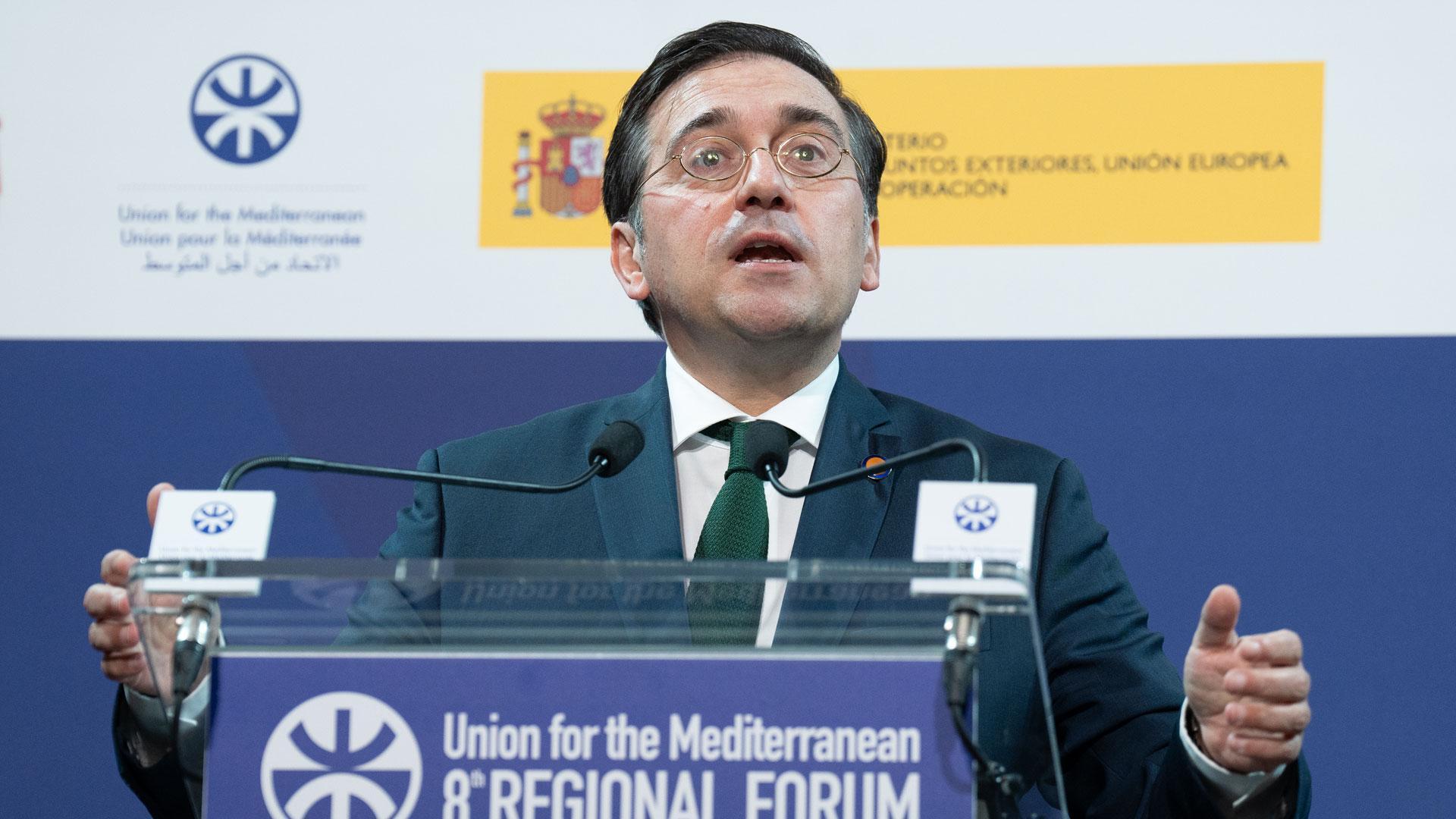 El ministro de Asuntos Exteriores de España, José Manuel Albares, ofrece una rueda de prensa durante el VIII Foro de la UpM