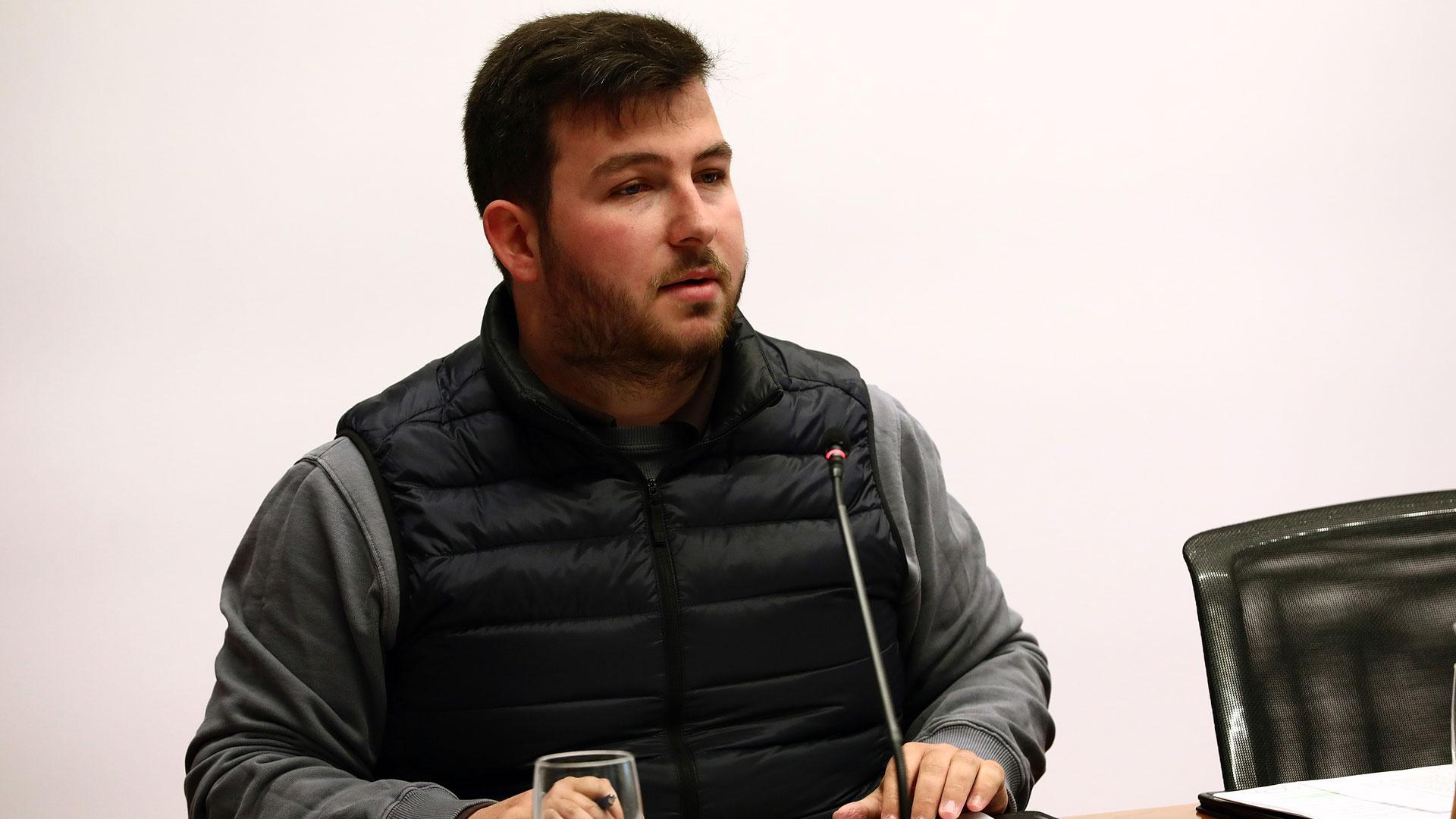 Alejandro López Orejuela, presidente del Consejo de la Juventud de Navarra, en una comparecencia en el Parlamento en marzo, en la que explicó la crisis que atraviesa la entidad