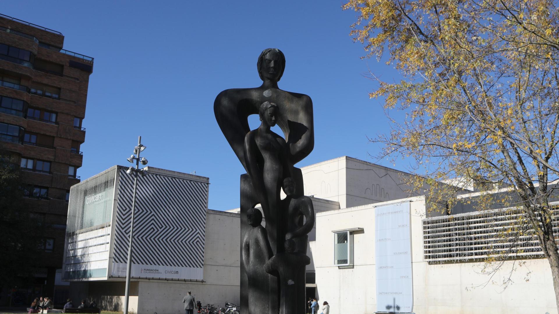 Escultura ‘Homenaje a la familia’ objeto de la polémica