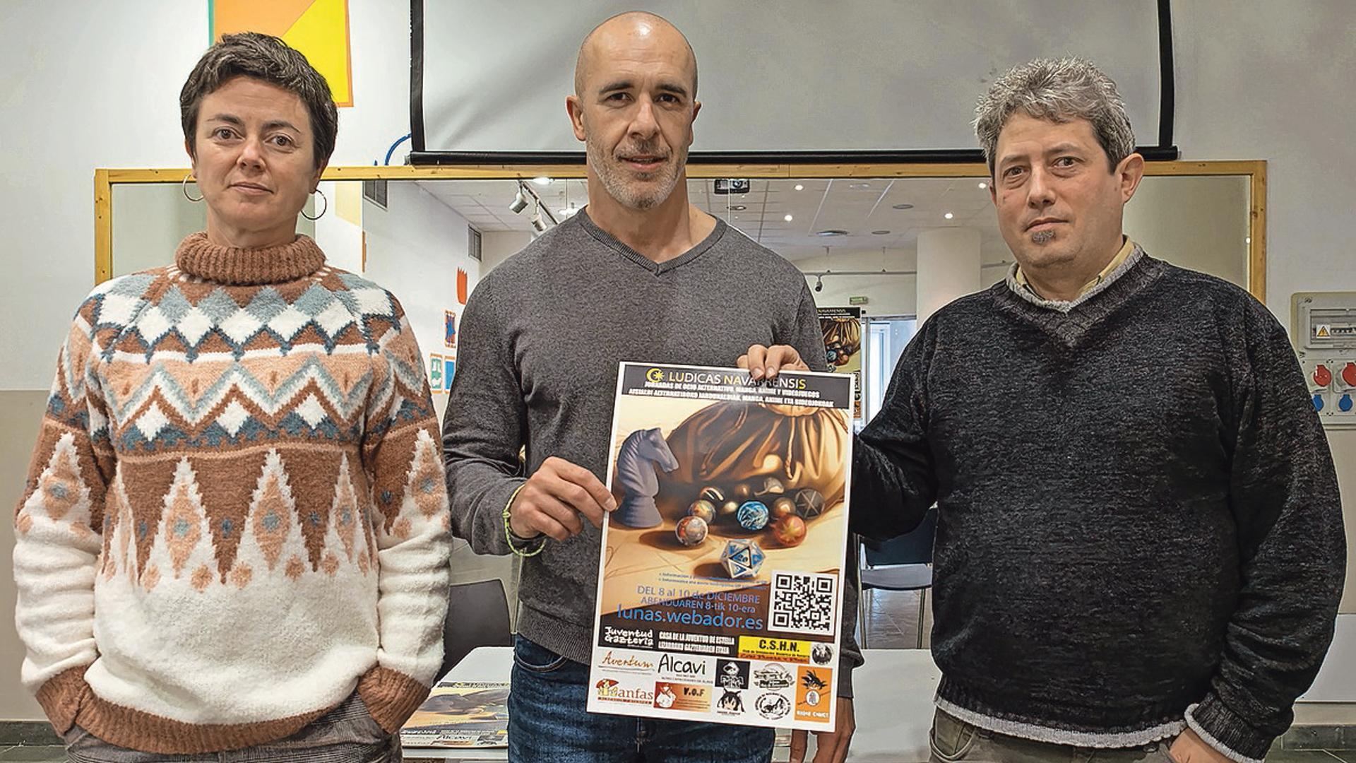 Ohiana Beraza, Carlos Rubio y Luis Urra, en la casa de juventud de Estella