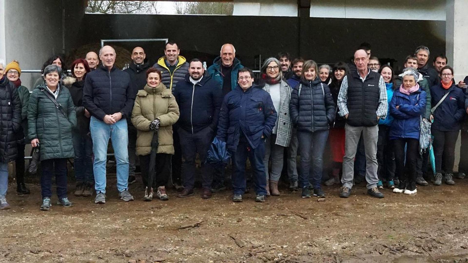 Asistentes a la jornada de puertas abiertas celebrada en Zunbeltz con motivo de su primer aniversario./
