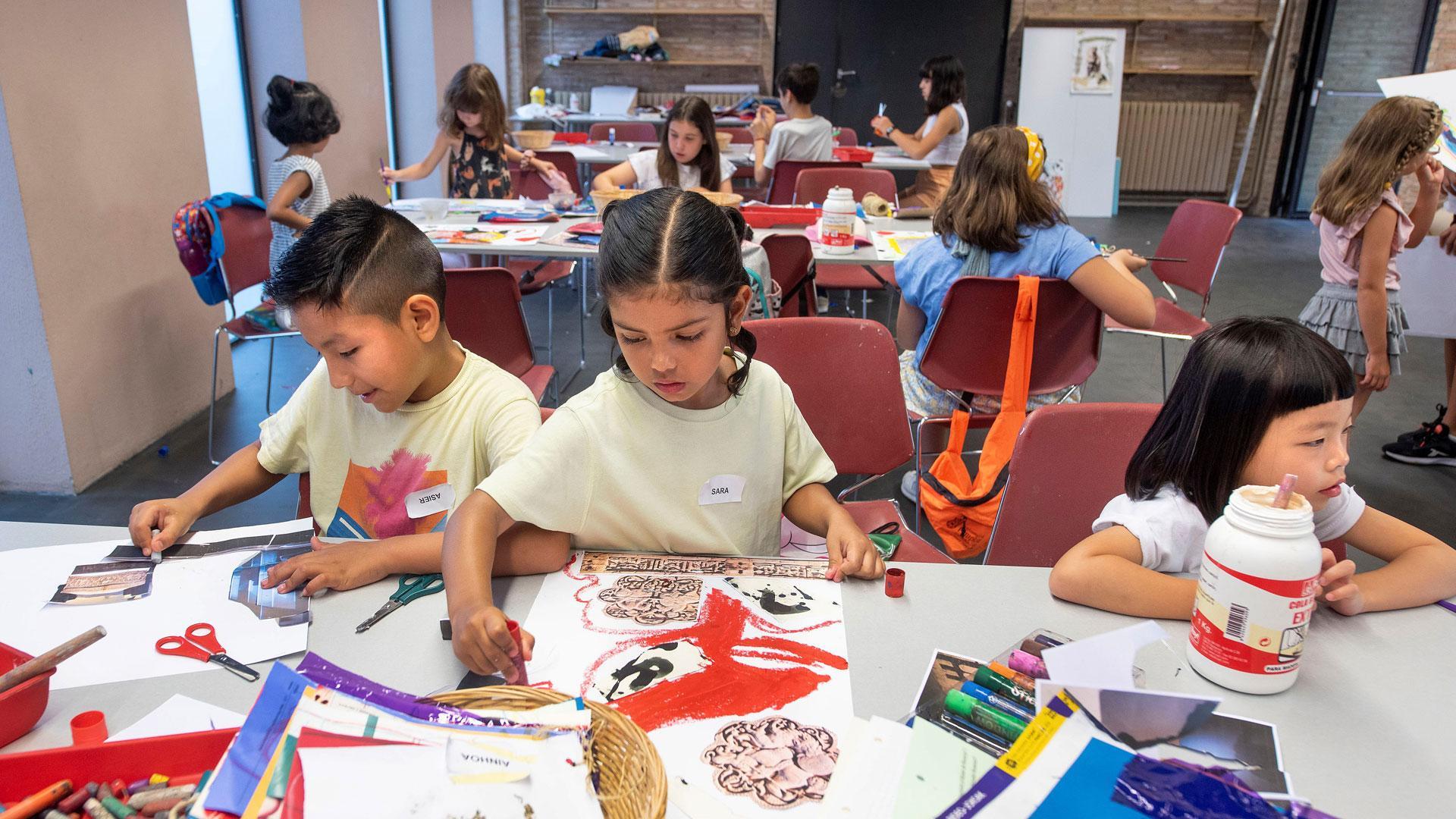 Participantes en ediciones anteriores del taller infantil de Navidad del Museo de Navarra