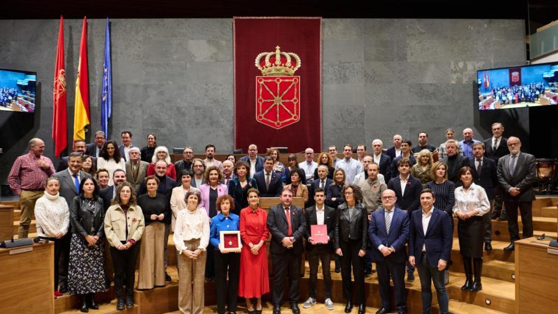 Entrega de la Medalla del Parlamento de Navarra a las personas, entidades y colectivos implicados en dotar de relevancia al deporte femenino
