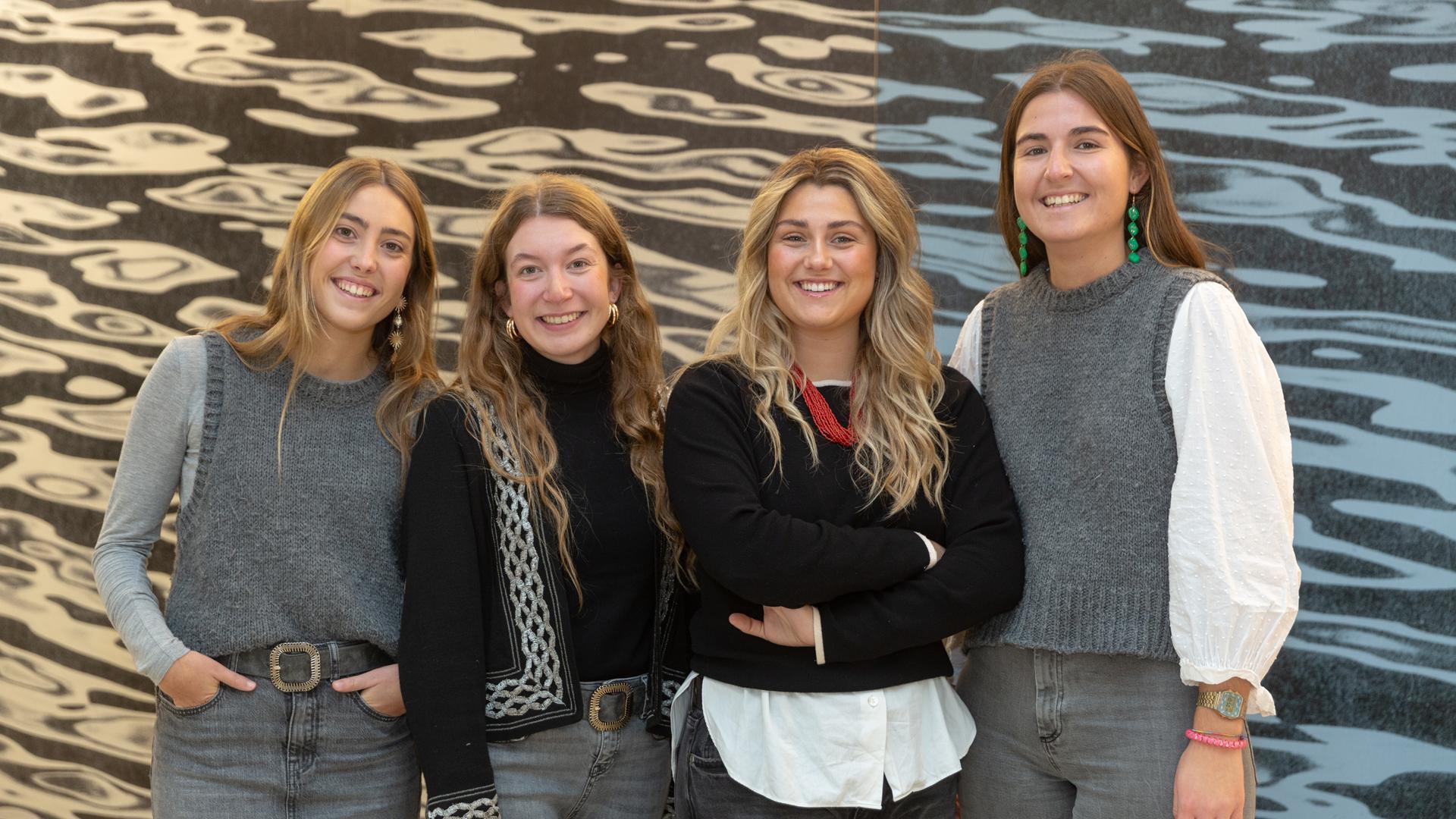 Las alumnas impulsoras del proyecto 'Cruzando el charco'