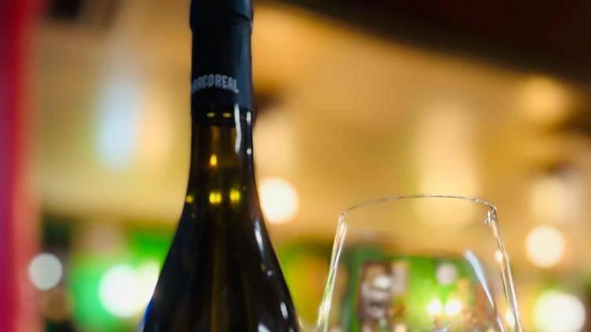 Uno de los vinos de Bodegas Marco Real perfecto para postres.