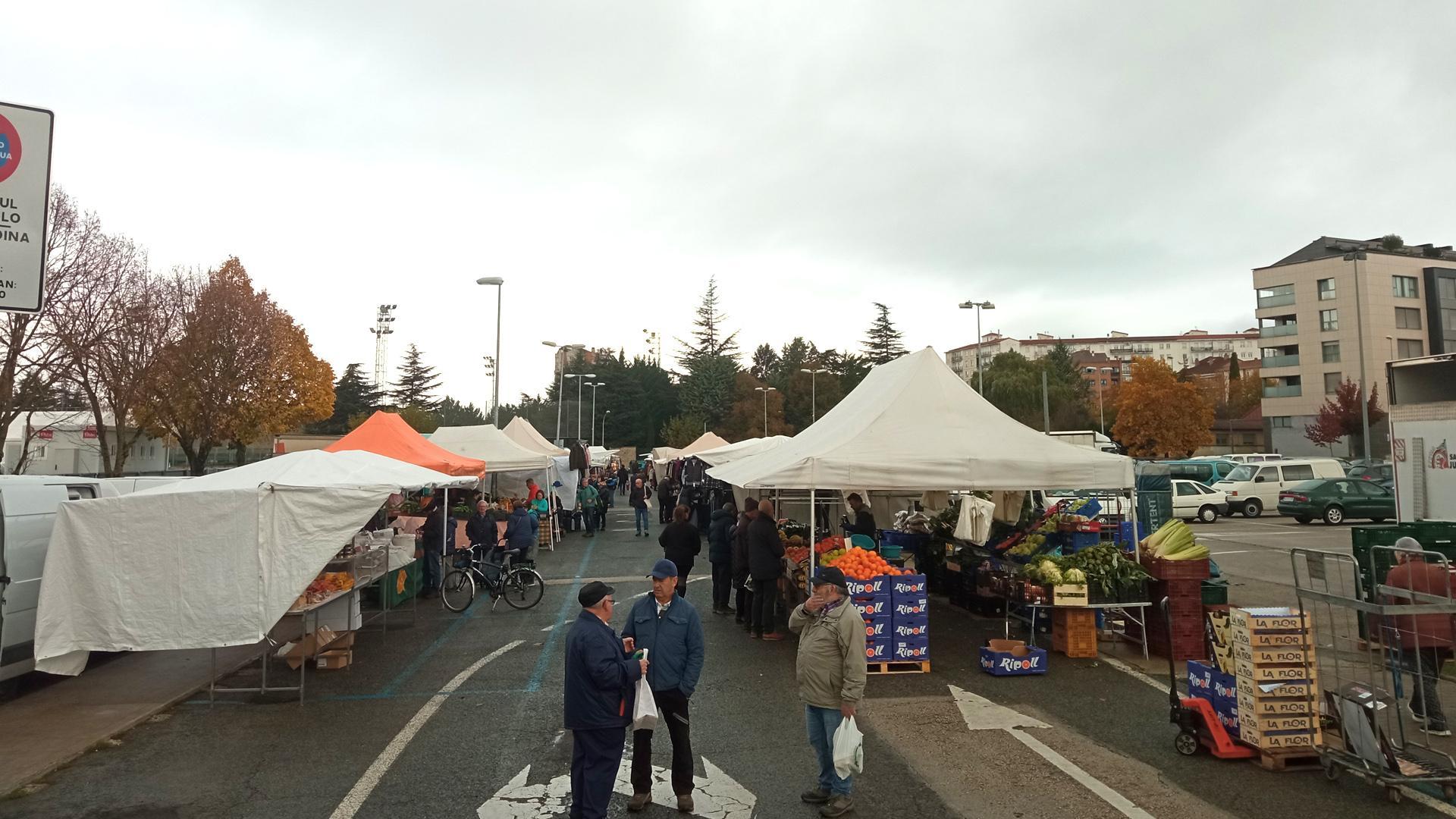 Vista del mercadillo de Burlada