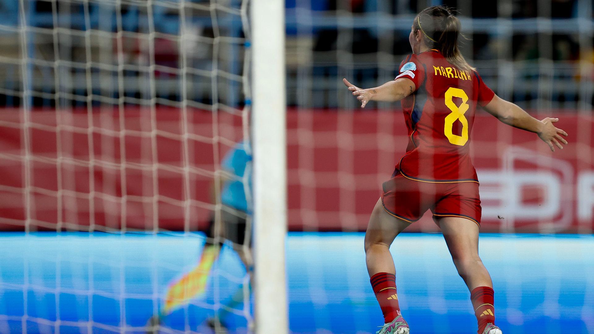La delantera de España Mariona Caldentey celebra tras marcar el 5-3