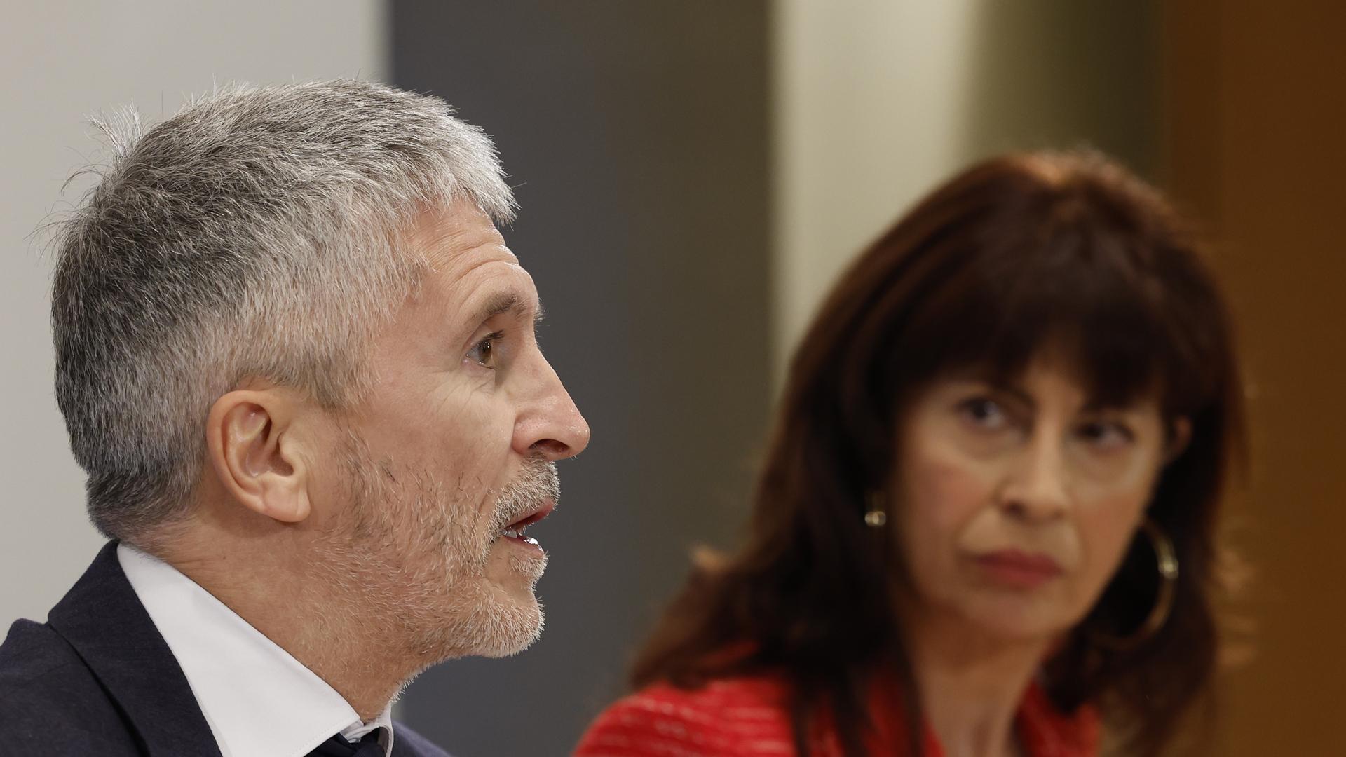 El ministro del Interior, Fernando Grande-Marlaska y la ministra de Igualdad, Ana Redondo, durante la rueda de prensa ofrecida este jueves