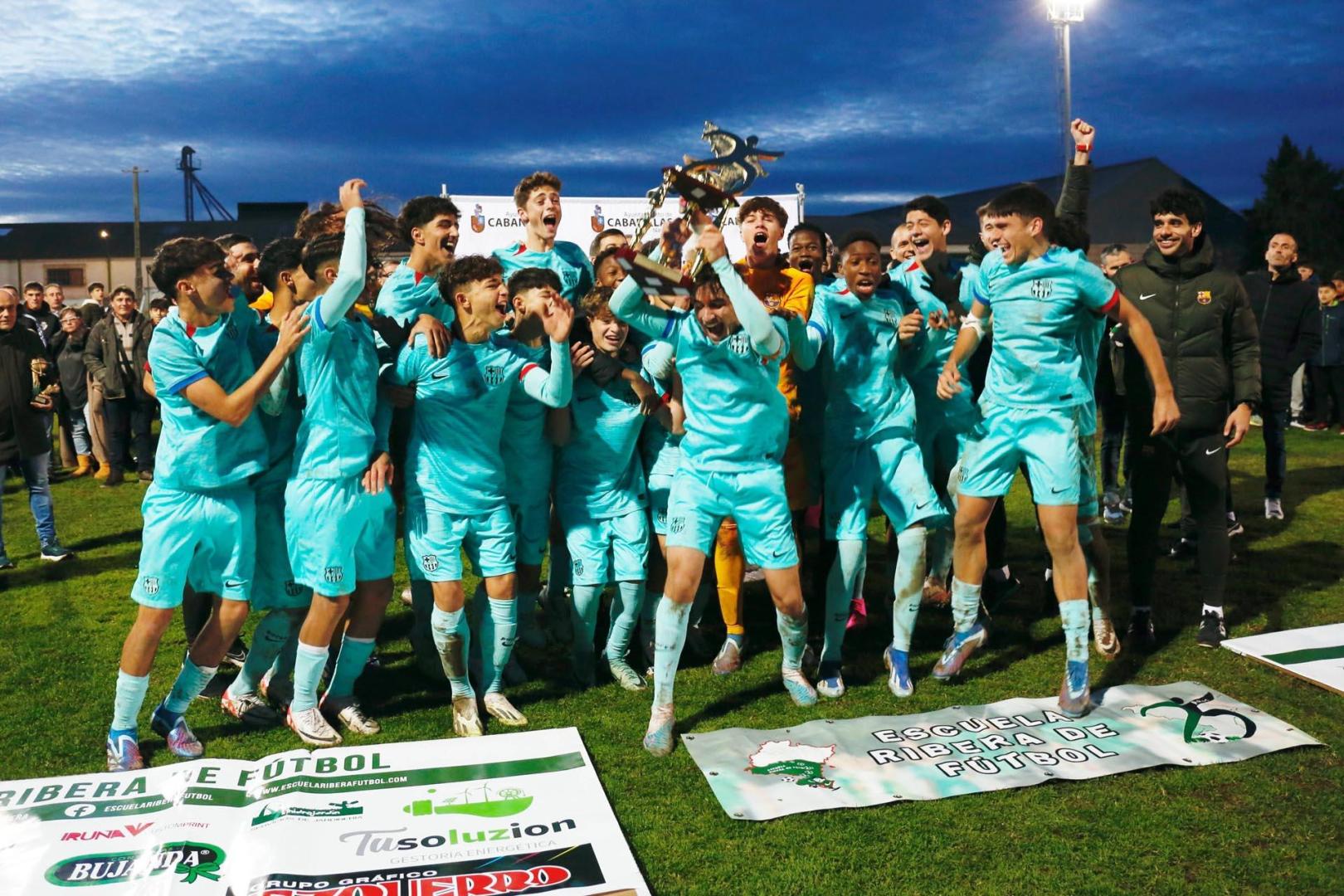 Los jugadores del Barcelona, celebrando el triunfo