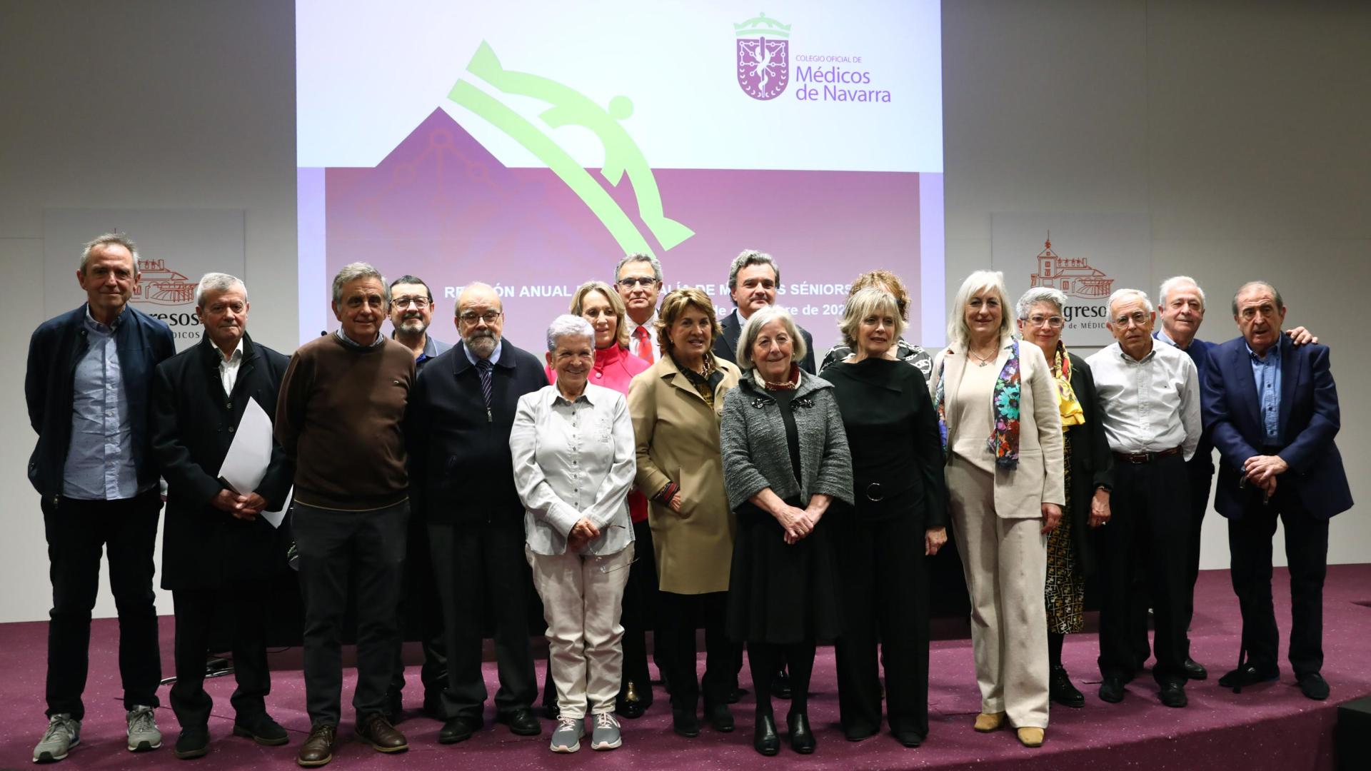 Médicos que recibieron la distinción de colegiado honorífico.