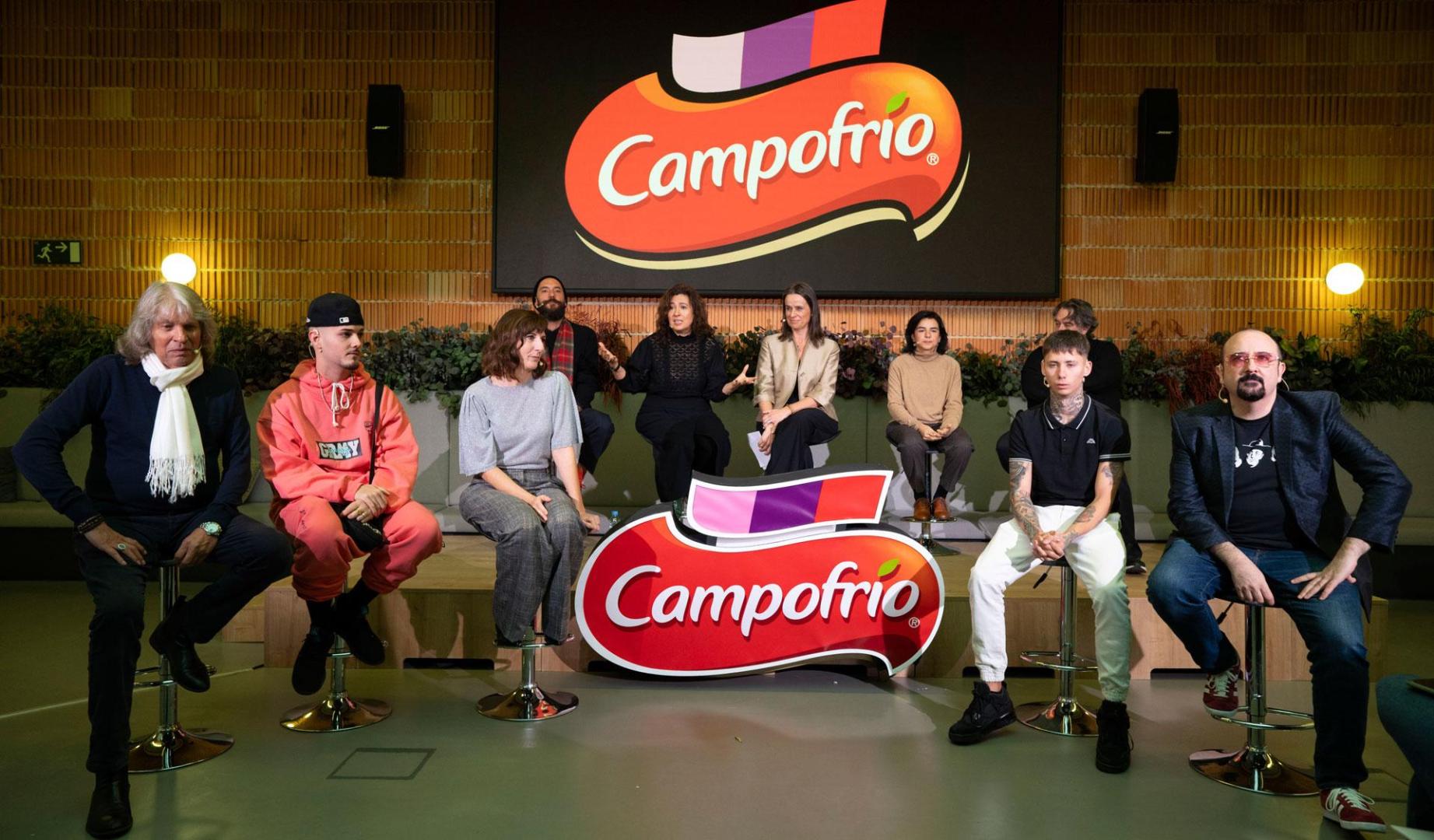 Presentación del anuncio de Navidad de Campofrío que lleva por título 'CampofrIA' y cuenta con un variado plantel de artistas: Carlos Areces (d), Malena Alterio (3i), José Mercé (i), David Nano JR (2d) y el rapero Bnet (2i), entre otros