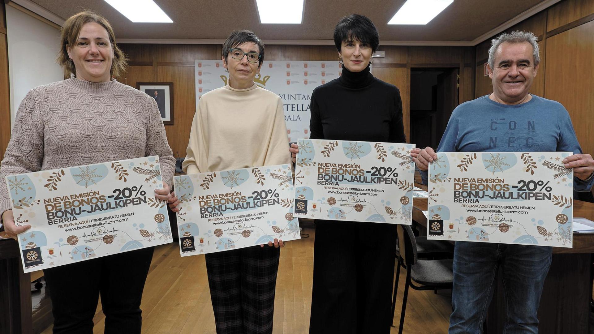 Marta Ruiz de Alda, Loreto San Martín, Ana Benito y José Flamarique presentando la campaña