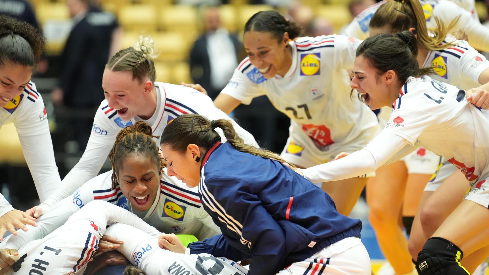 Las jugadoras de la selección francesa celebran el título mundial