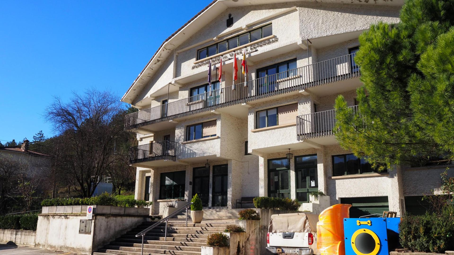 Fachada del Ayuntamiento de Esteribar, en Zubiri