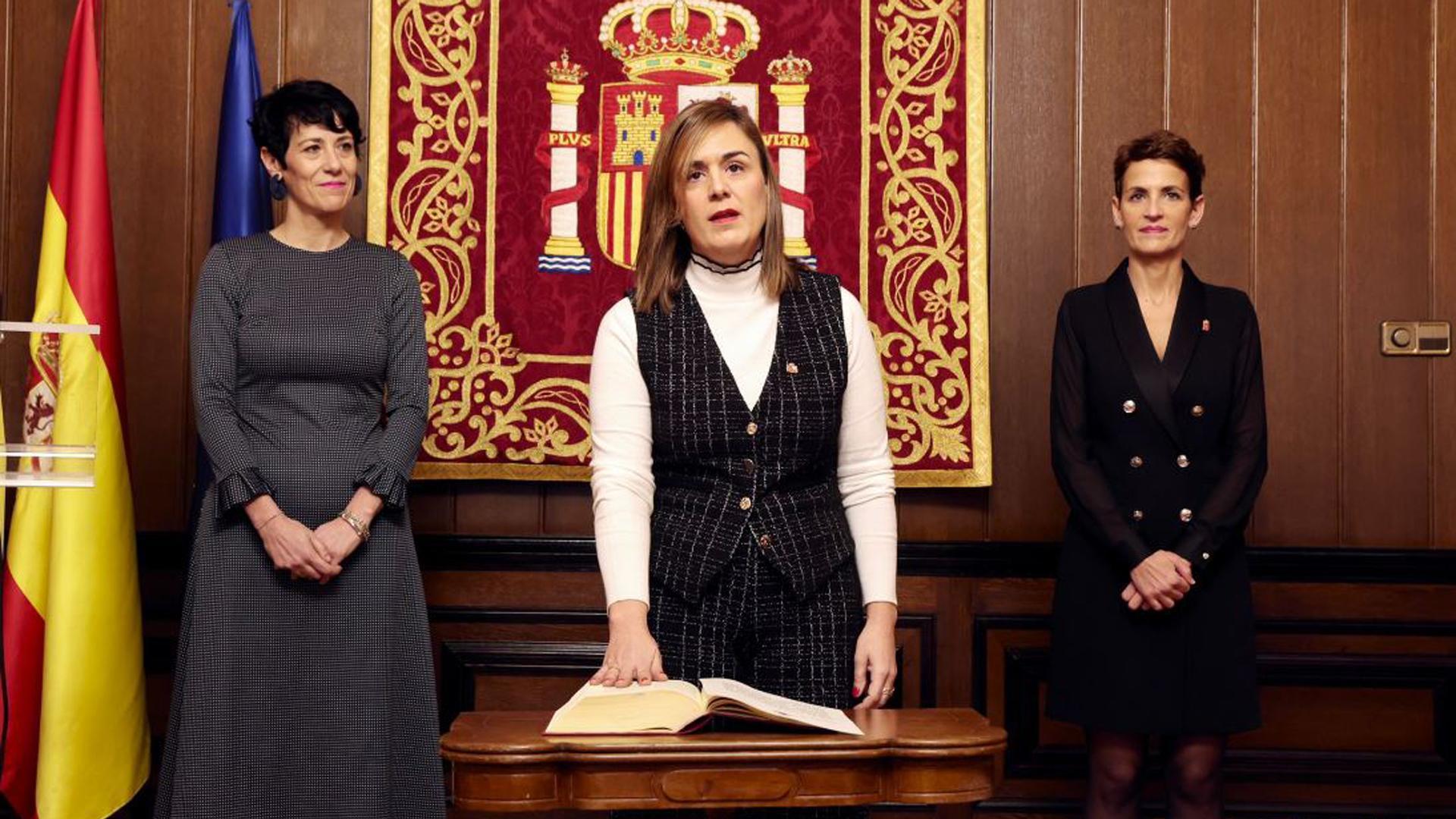 Toma de posesión de la delegada Alicia Echeverría acompaña por la ministra Elma Saiz y la presidenta María Chivite