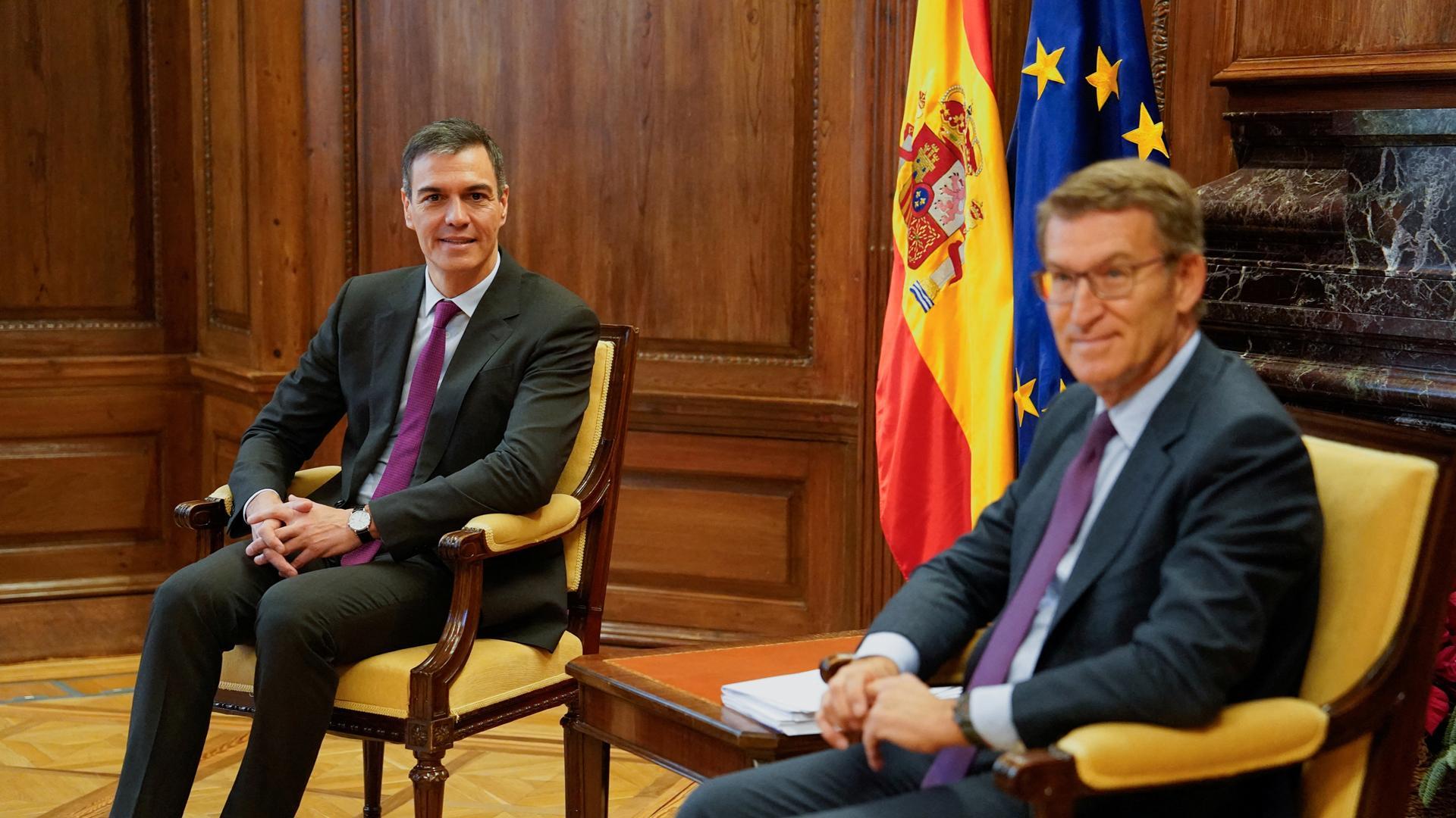 Sánchez y Feijóo, en el encuentro que ha mantenido este 22 de diciembre
