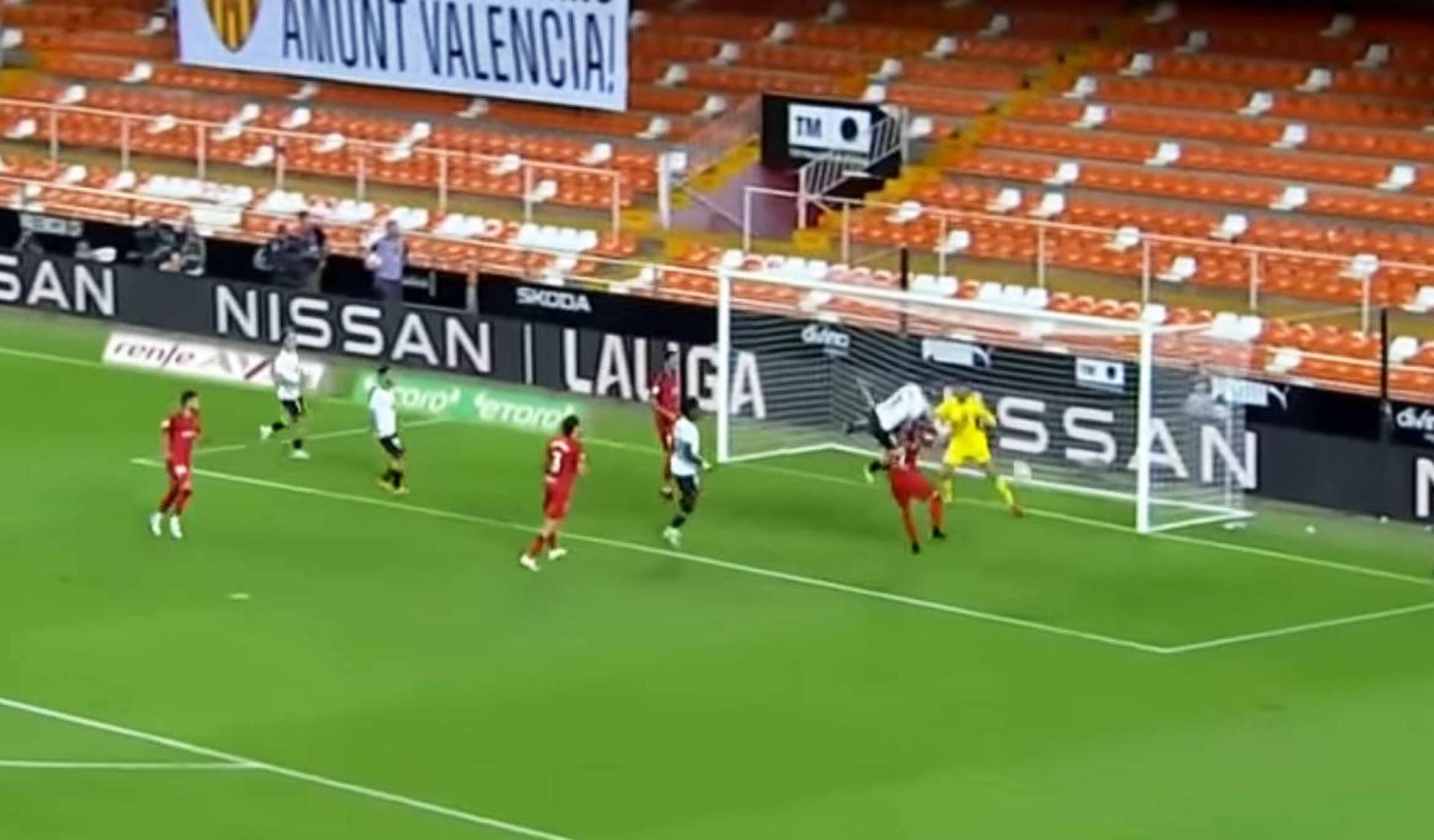 JORNADA 3, HUGO DURO. El Valencia igualó de cabeza.