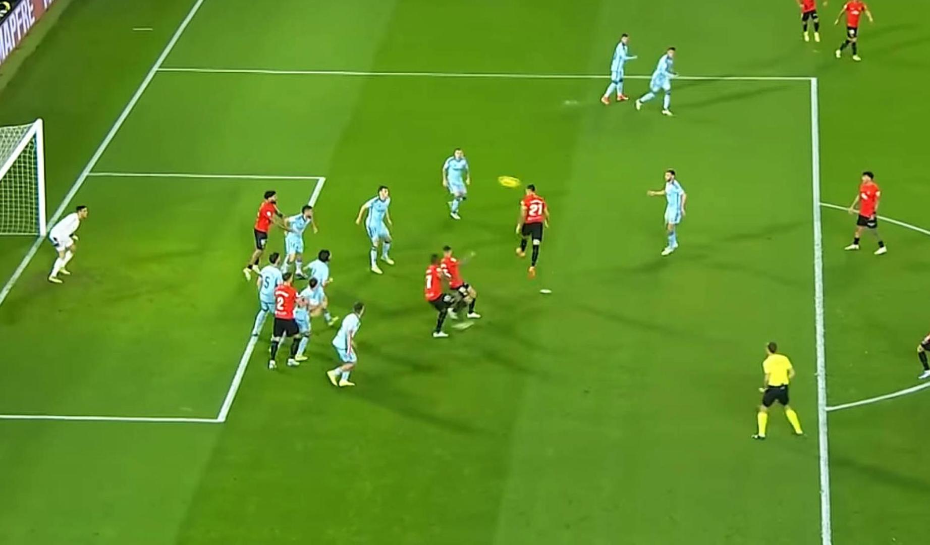 JORNADA 18, RAÍLLO. Una falta dio paso al 3-1.