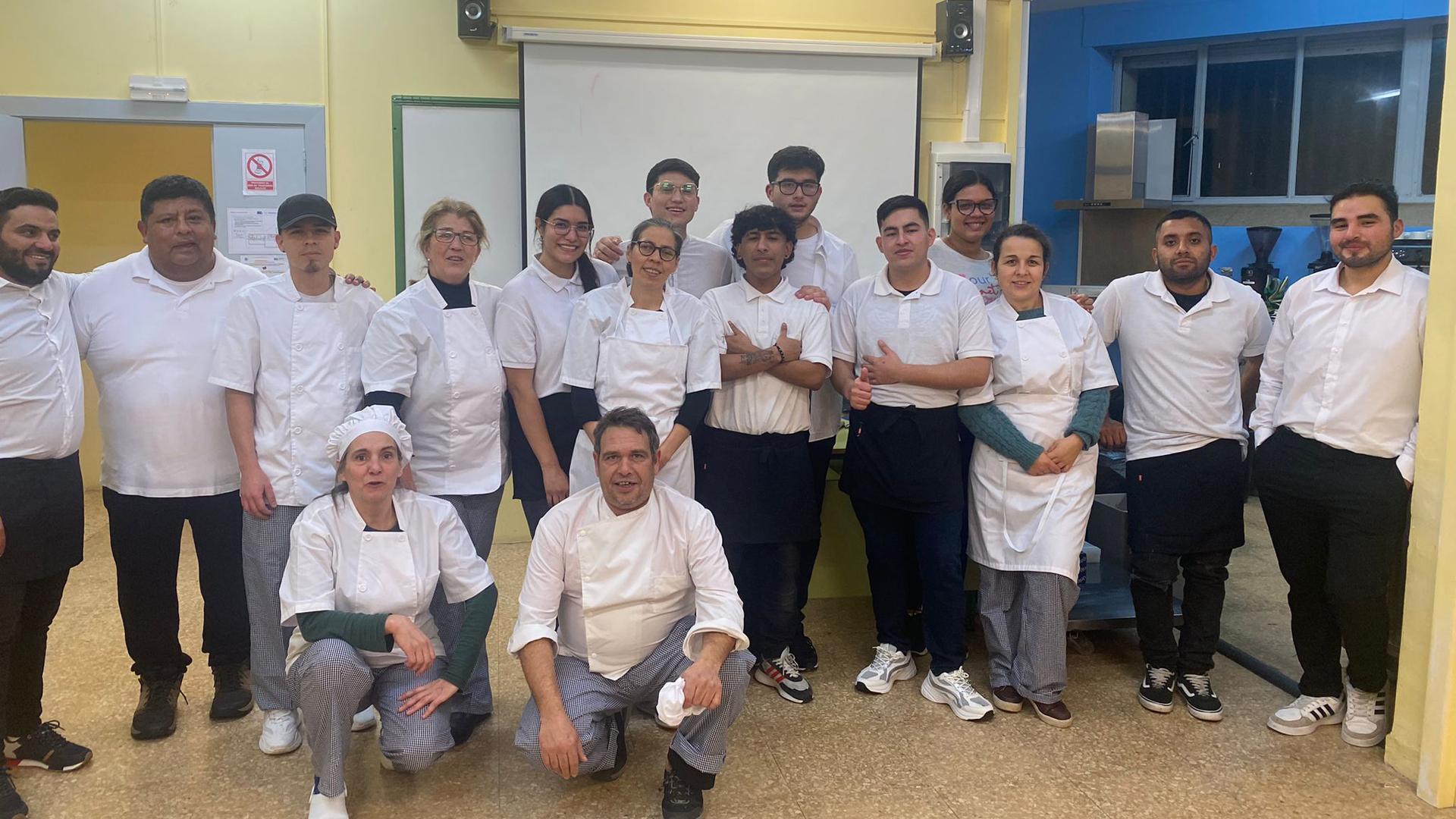 Los futuros profesionales de hostelería formados como camareros y cocineros en el Politécnico de Formación Profesional de Estella