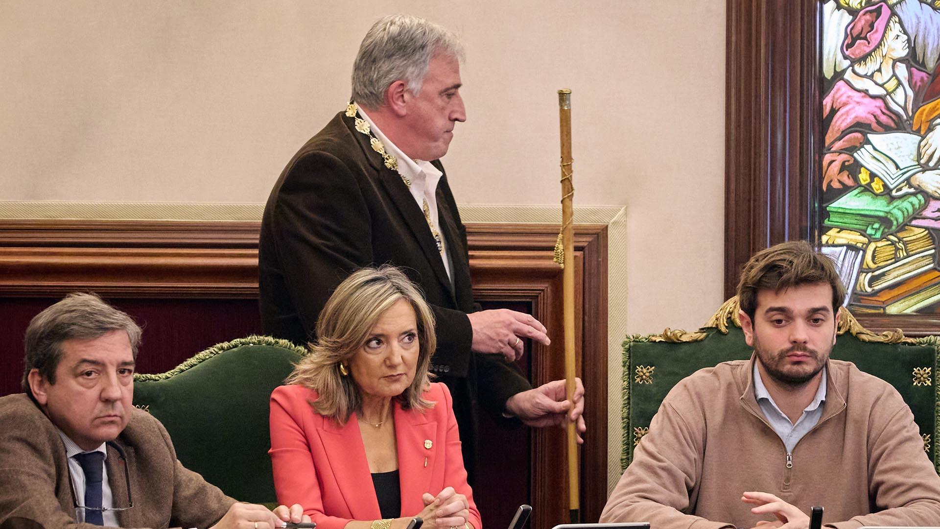 Imágenes de la moción de censura y nombramiento de Joseba Asiron como alcalde de Pamplona./
