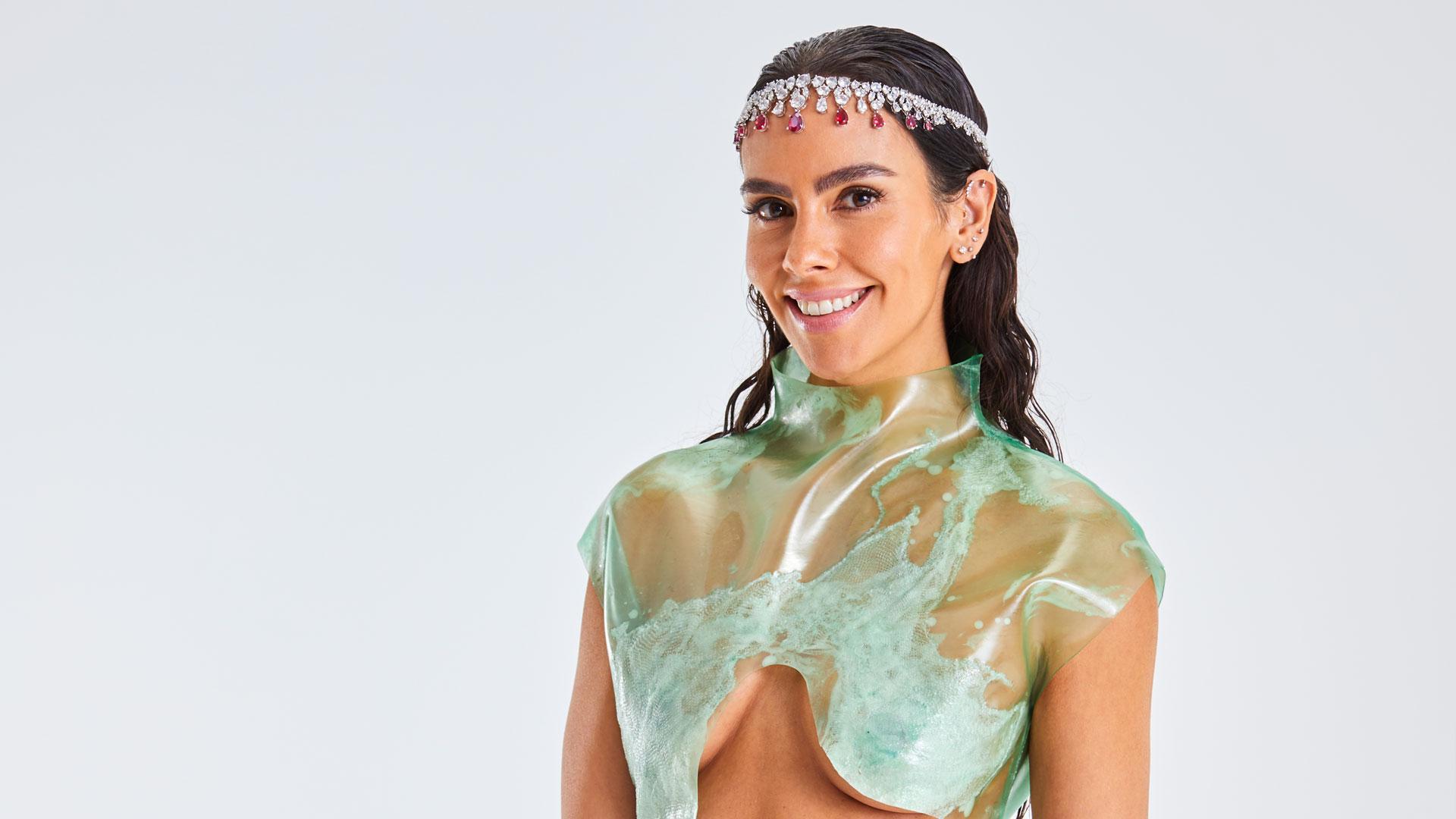 Cristina Pedroche ataviada con el vestido que ha lucido en la retransmisión de las Campanadas para dar la bienvenida al 2024 en Antena 3