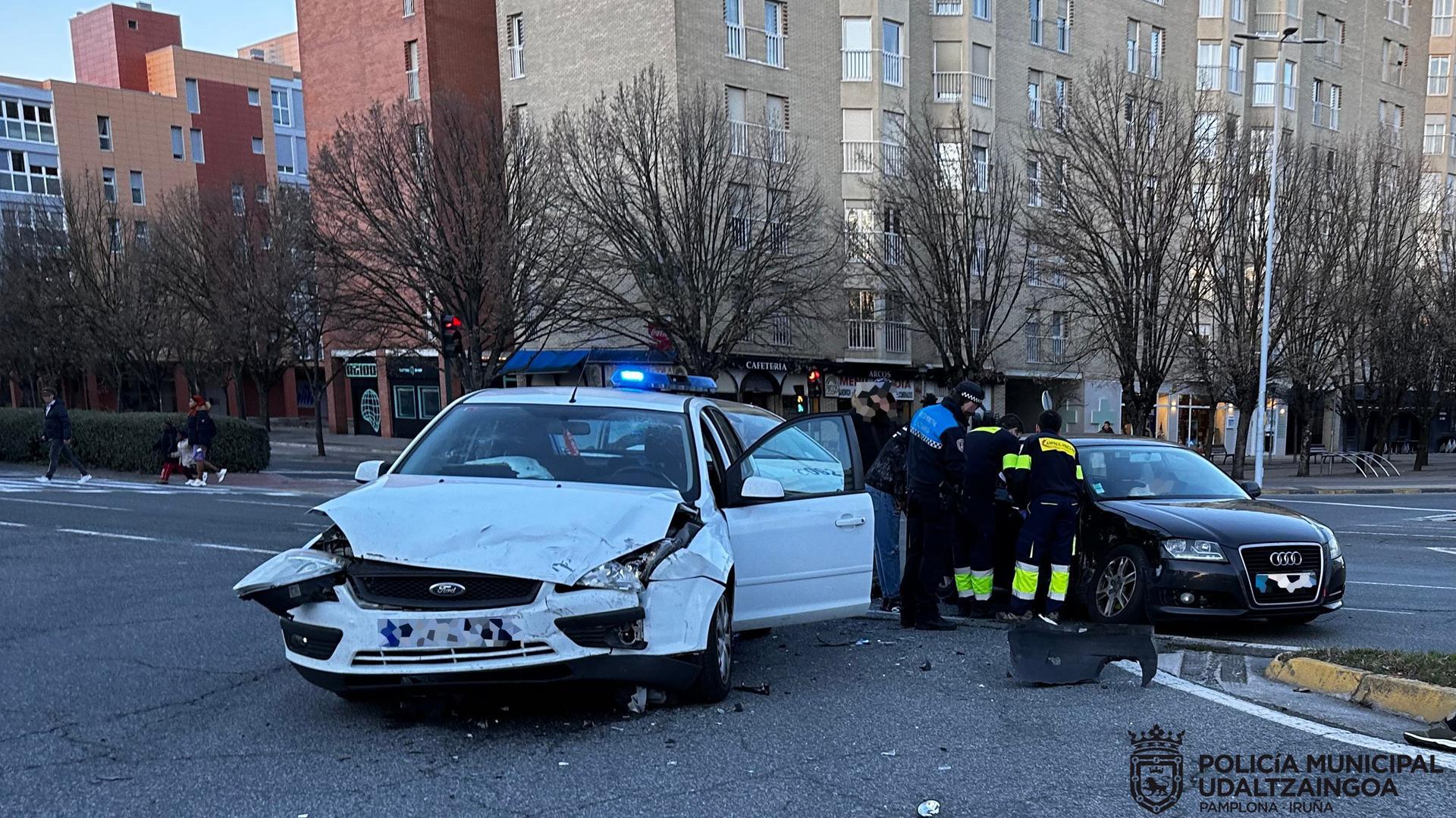 Suceso entre dos vehículos en Pamplona