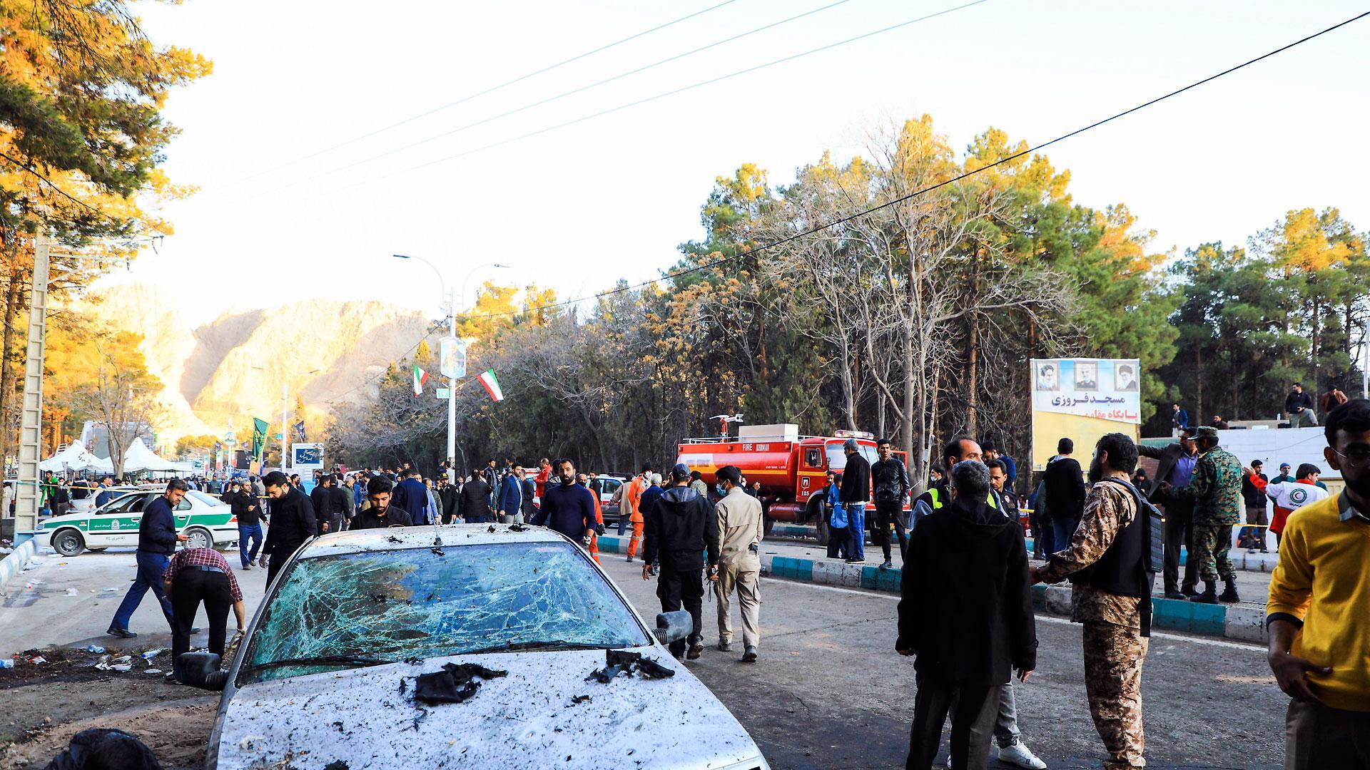 Un coche dañado por las explosiones en la ciudad iraní de Kermán