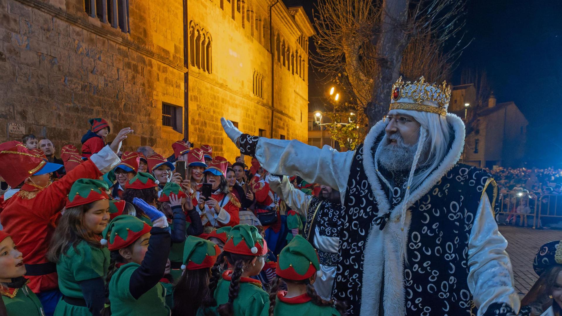 *A:MONTXO A.G.
*F: 2023-01-05
*L: ESTELLA-LIZARRA
*T:CABALGATA REYES MAGOS
*P: