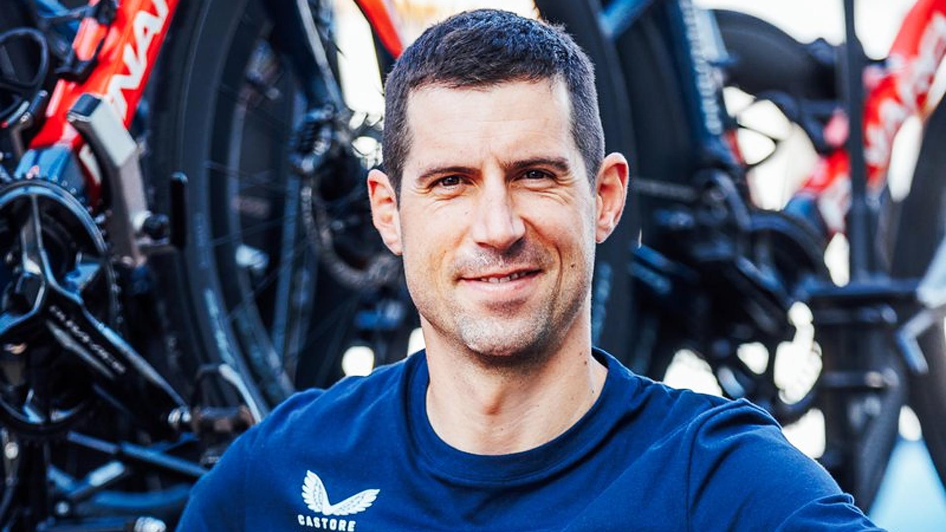 Imanol Erviti, con uniforme del INEOS.