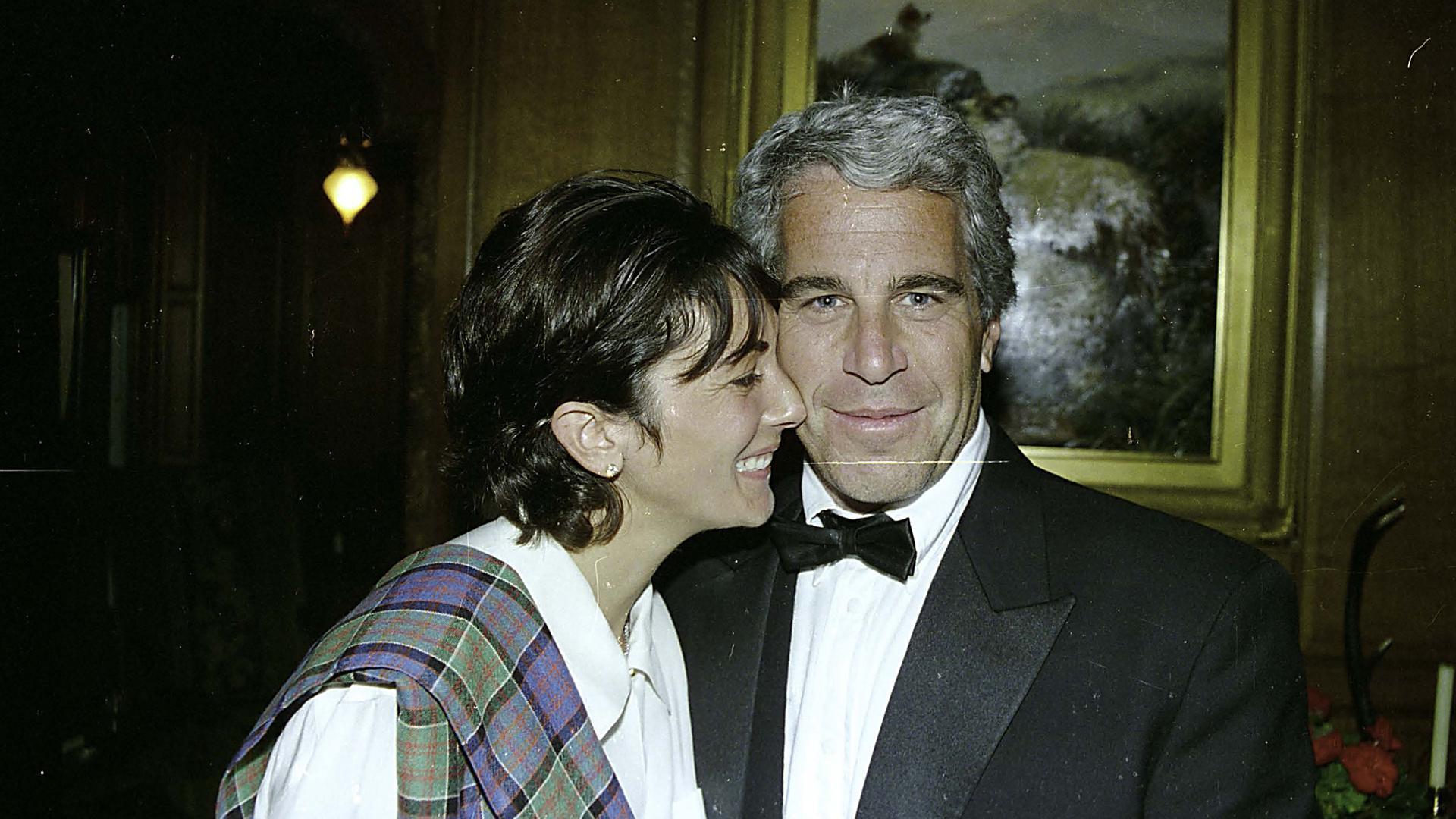 Ghislaine Maxwel y Jeffrey Epstein (imagen de archivo)