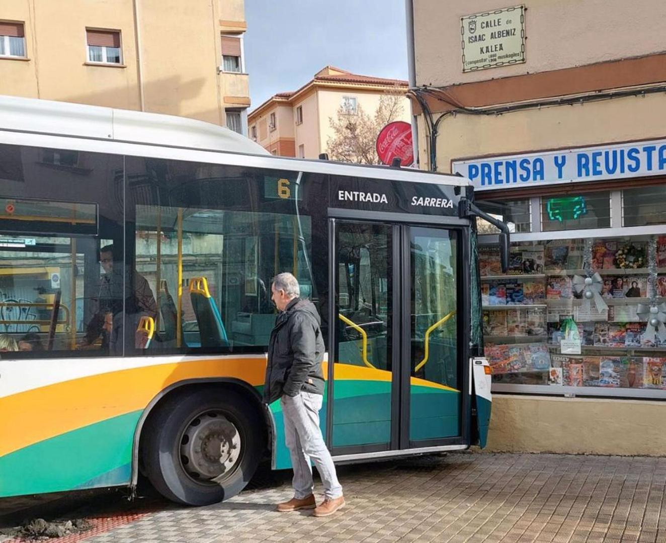 El accidente de villavesa ha tenido lugar a mediodía