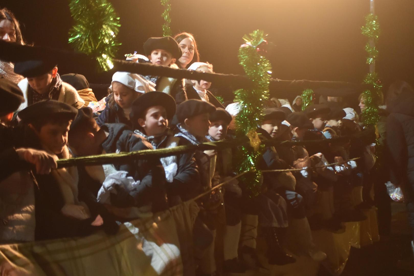 Un nutrido grupo de pastorcillos participó en la cabalgata de Peralta