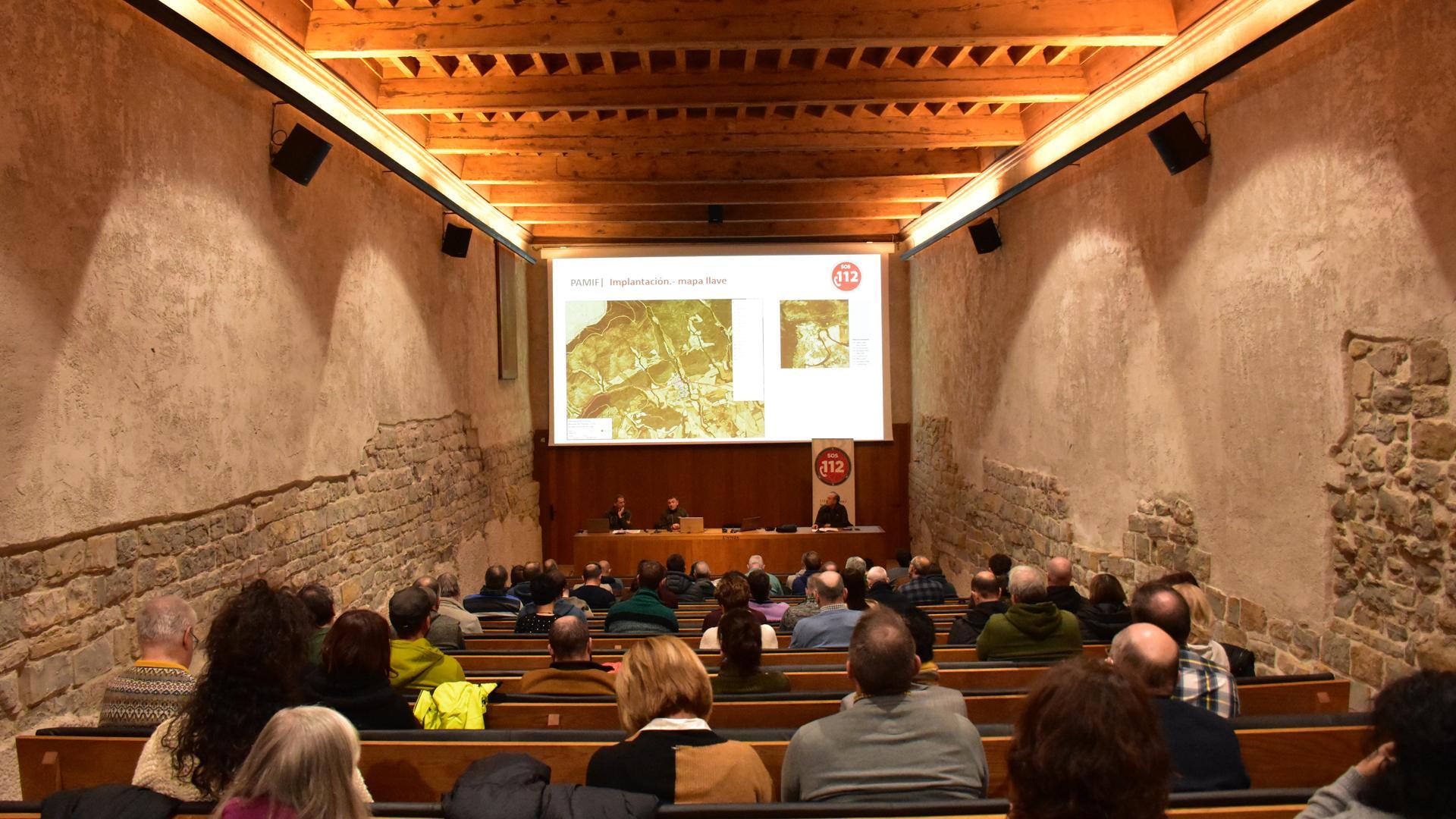 Vista general de la reunión celebrada con las 69 localidades de la Zona Media de Navarra