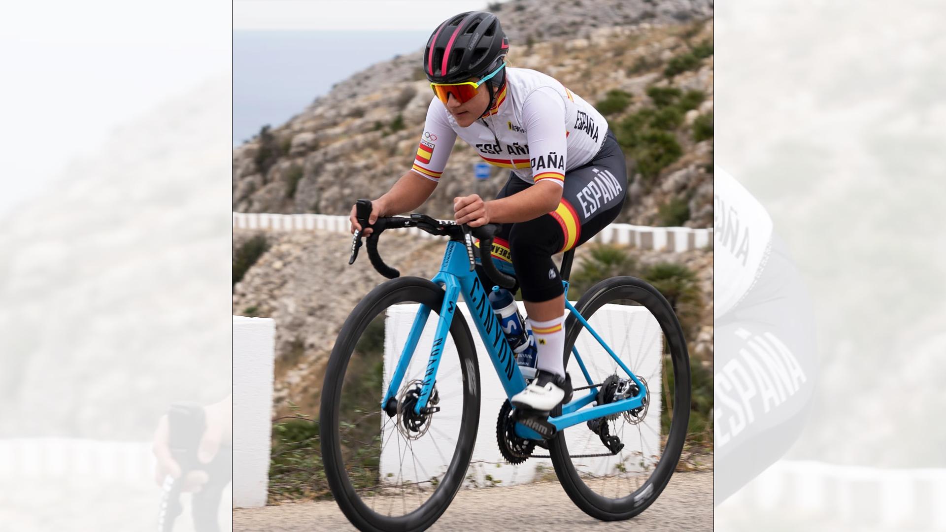 Paula Ostiz, en la concentración del Movistar Team./