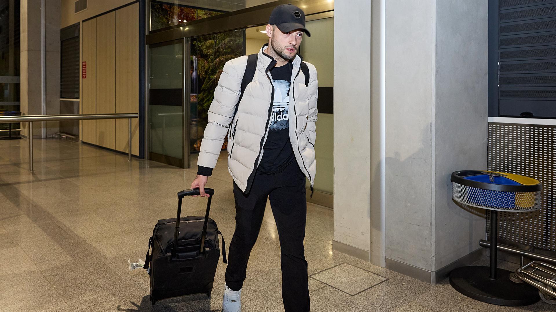 Jose Arnaiz, protagonista de la jugada polémica de la semifinal de la Supercopa, en el aeropuerto de Pamplona.