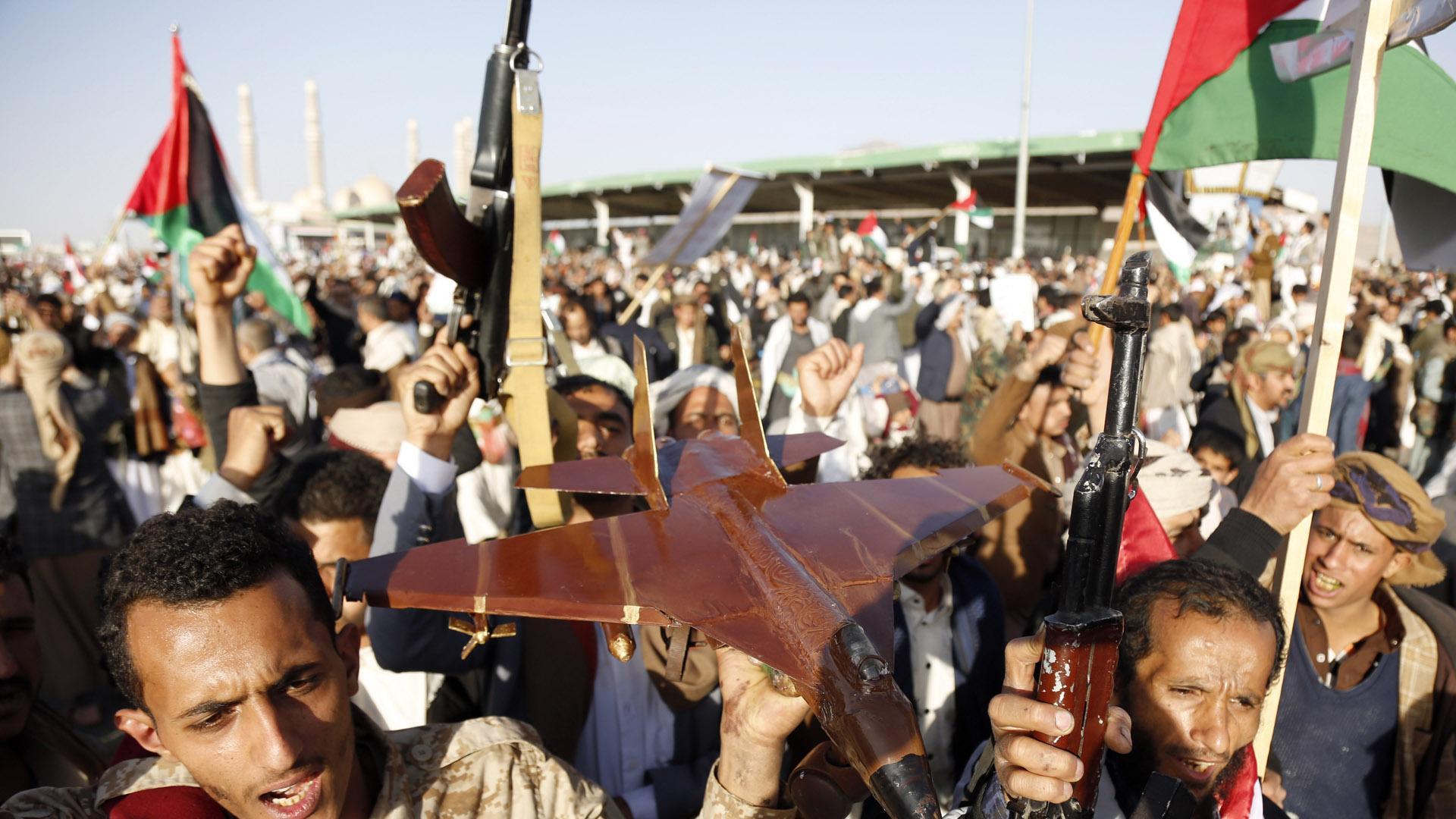 Manifestación en las calles de Saná (Yemen) en contra los ataques de Estados Unidos y Reino Unido