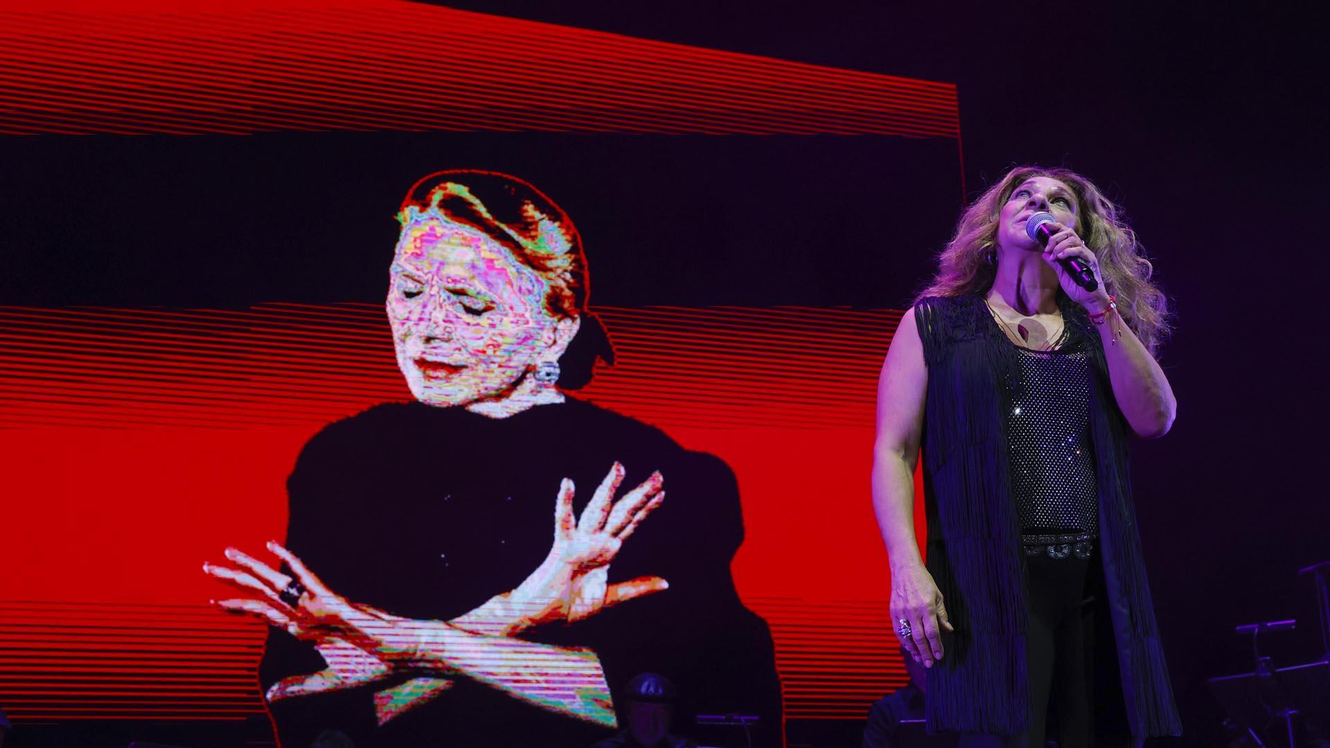 Lolita, durante su actuación en el homenaje a María Dolores Pradera