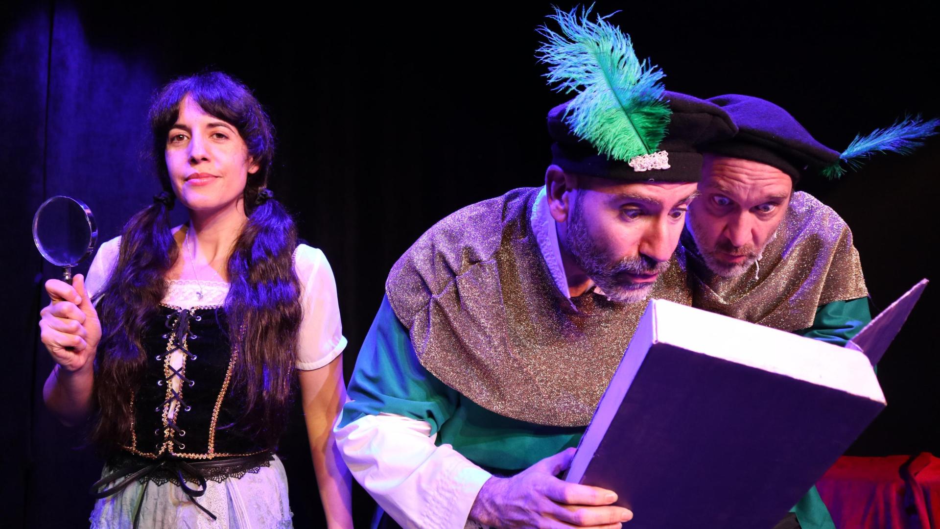 Los actores Raquel Sánchez, Miguel Goikoetxandía y David Lainez, en una escena de 'Salvemos los cuentos'