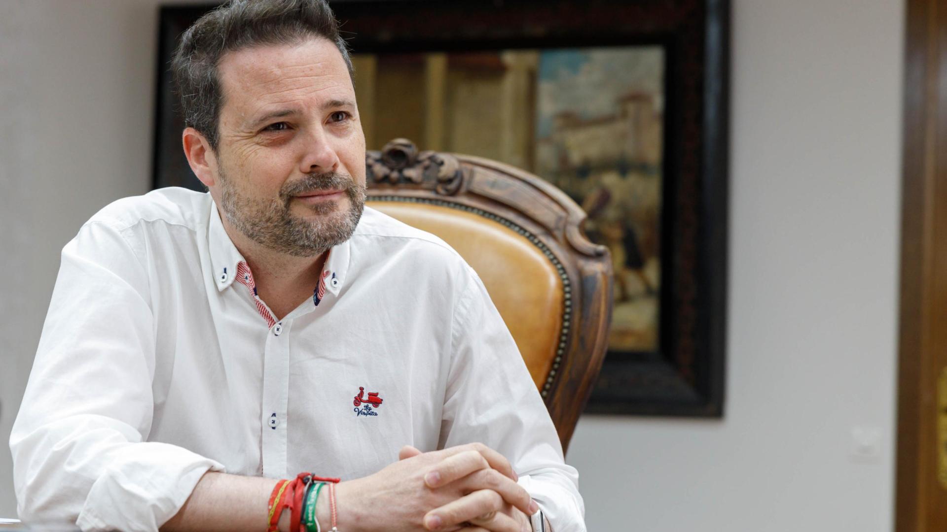 A: BLANCA ALDANONDO
F: 15/05/2023
P: ALEJANDRO TOQUERO GIL, EN EL AYUNTAMIENTO
L: TUDELA
T: ALCALDE Y CANDIDATO A LA ALCALDIA POR UPN PARA LAS ELECCIONES MUNICIPALES DEL 28M