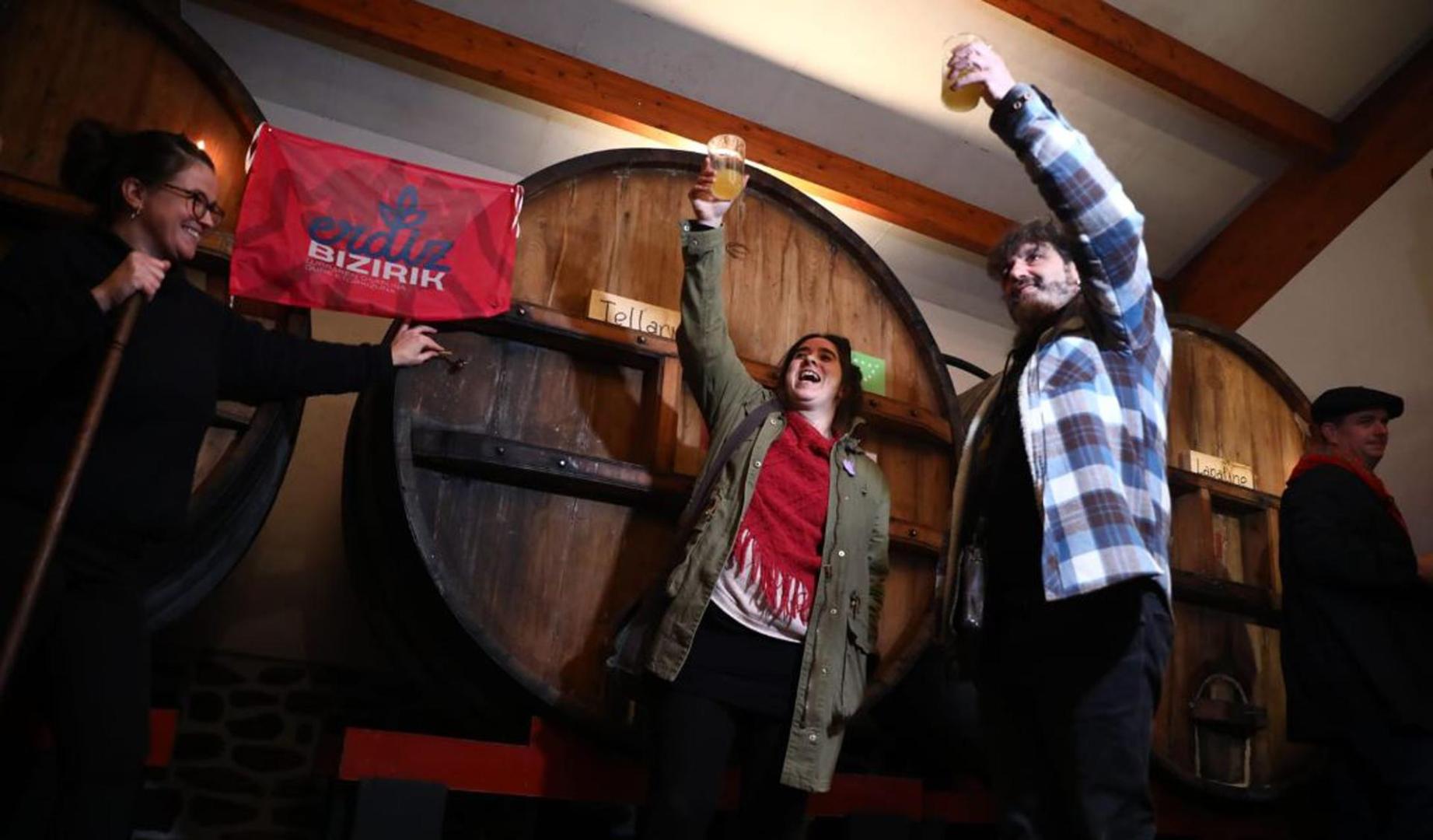 El txotx abre en Lekaroz la temporada de sidra en Navarra